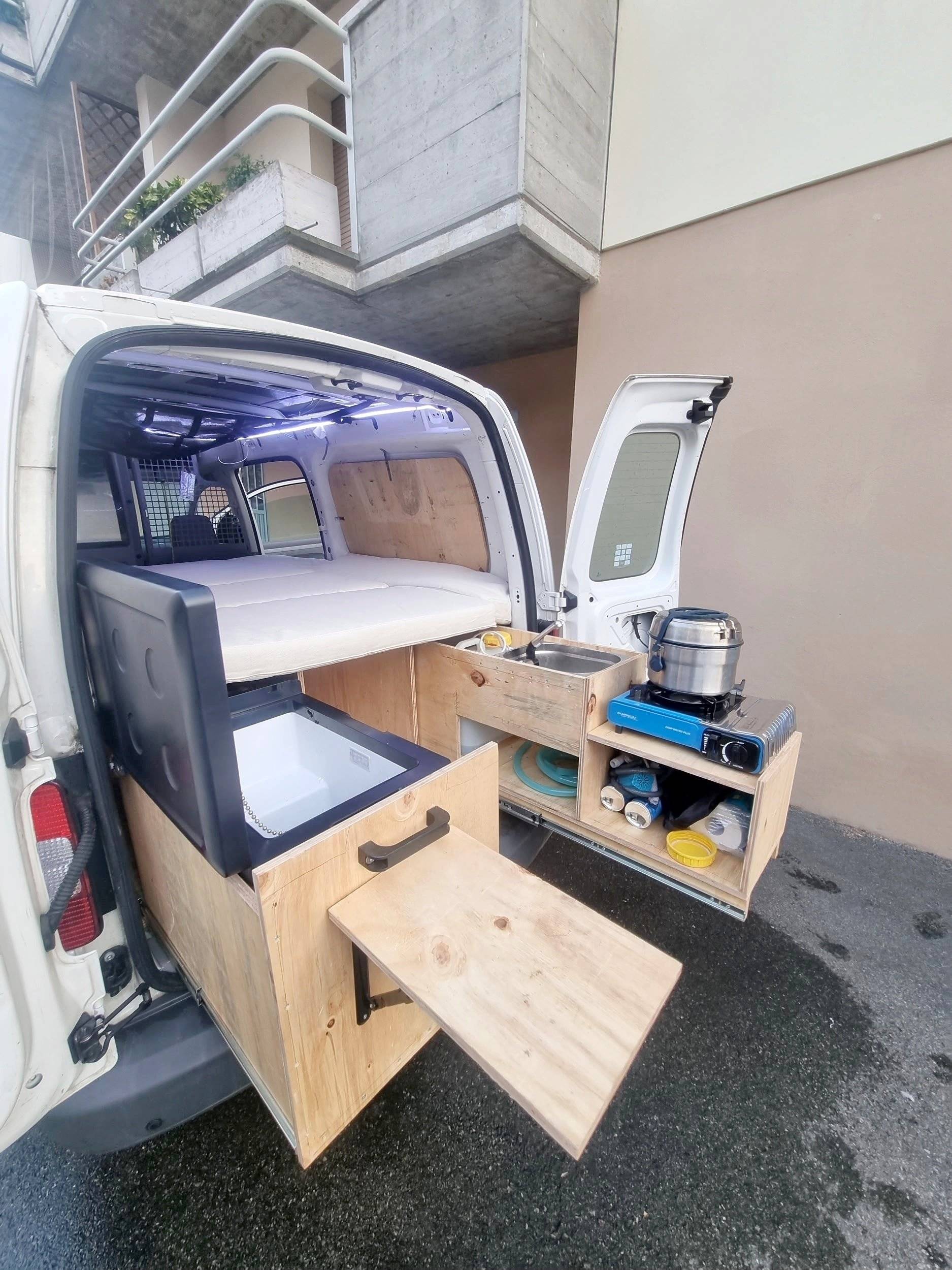 Volkswagen Caddy 2,0 l 102 ch