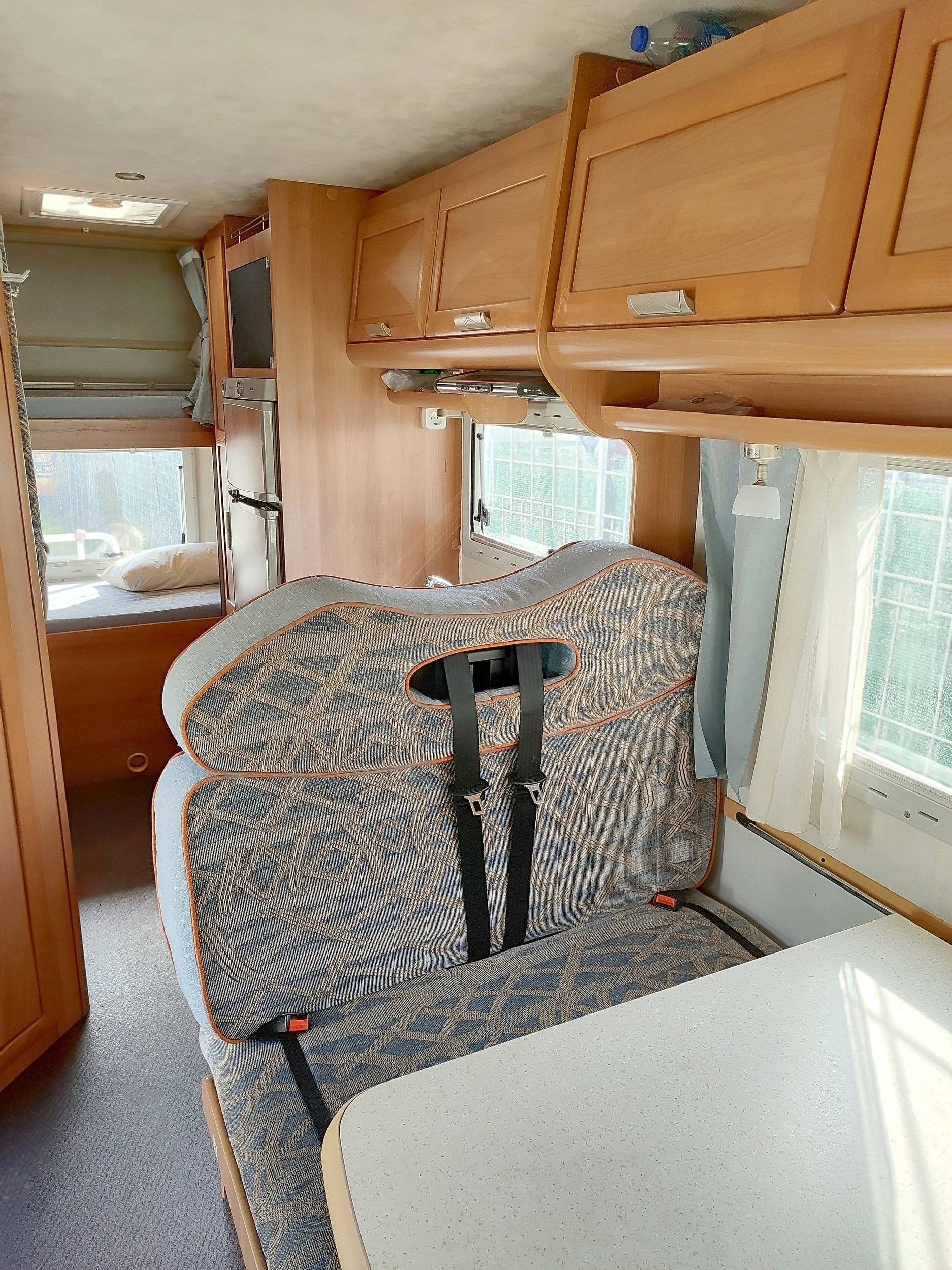 Área de jantar Renault Master 3,0 l. dCi 140 ch. - Yescapa