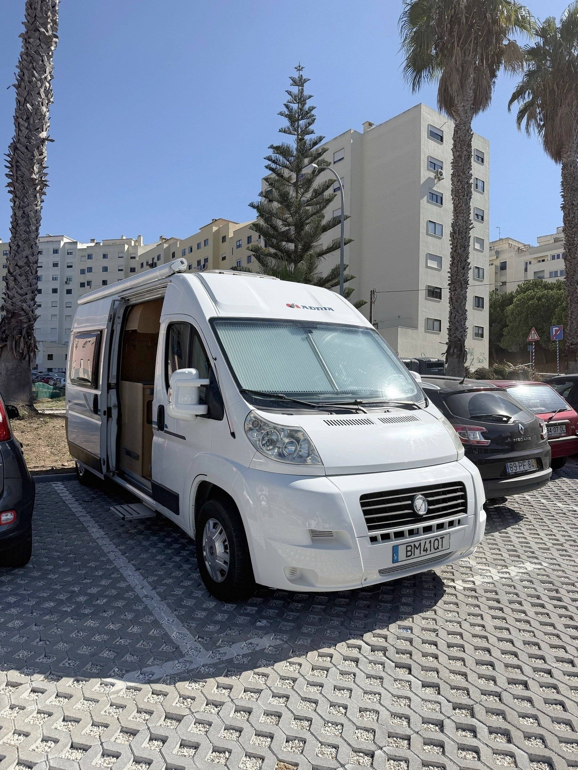 Vista frontale a ¾ Fiat - Yescapa