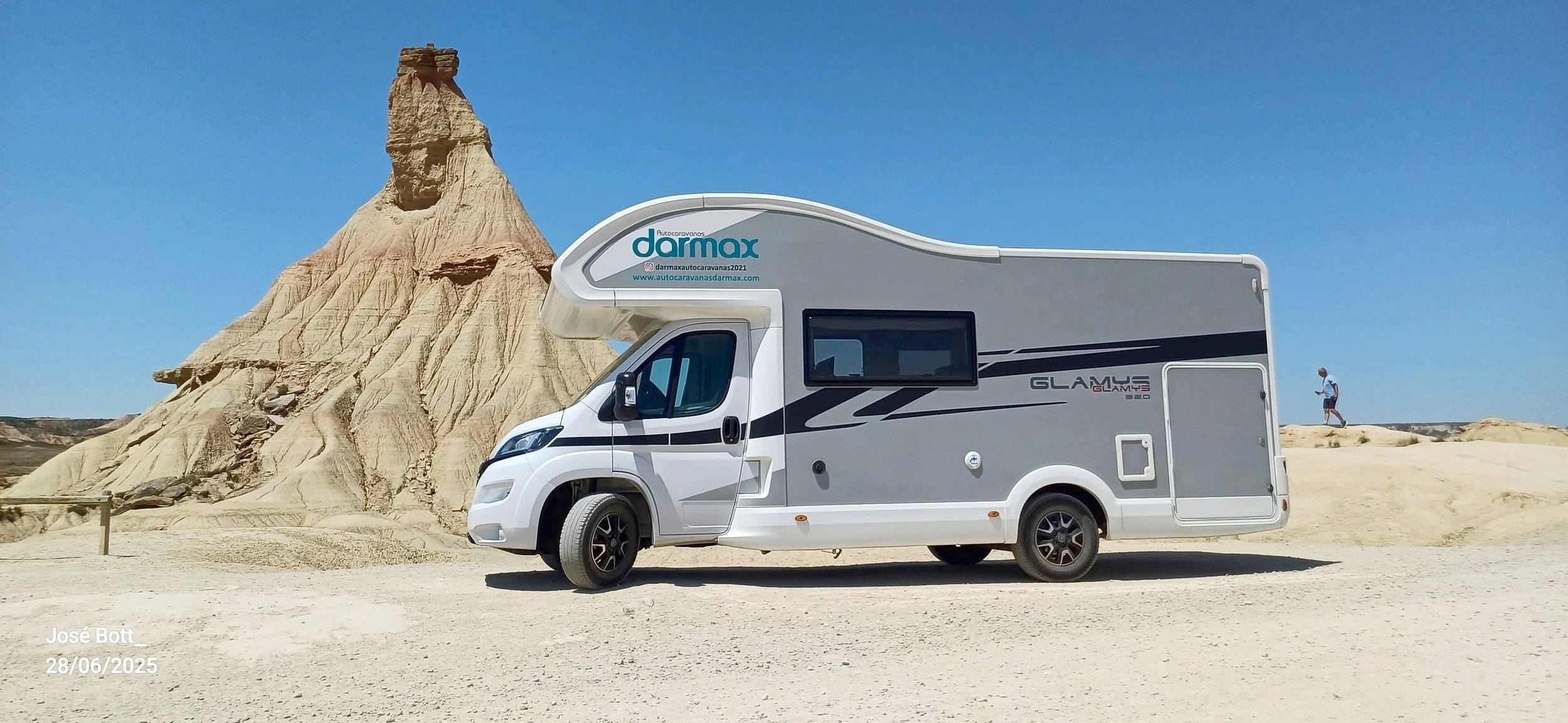 schräge Vorderansicht Fiat - Yescapa