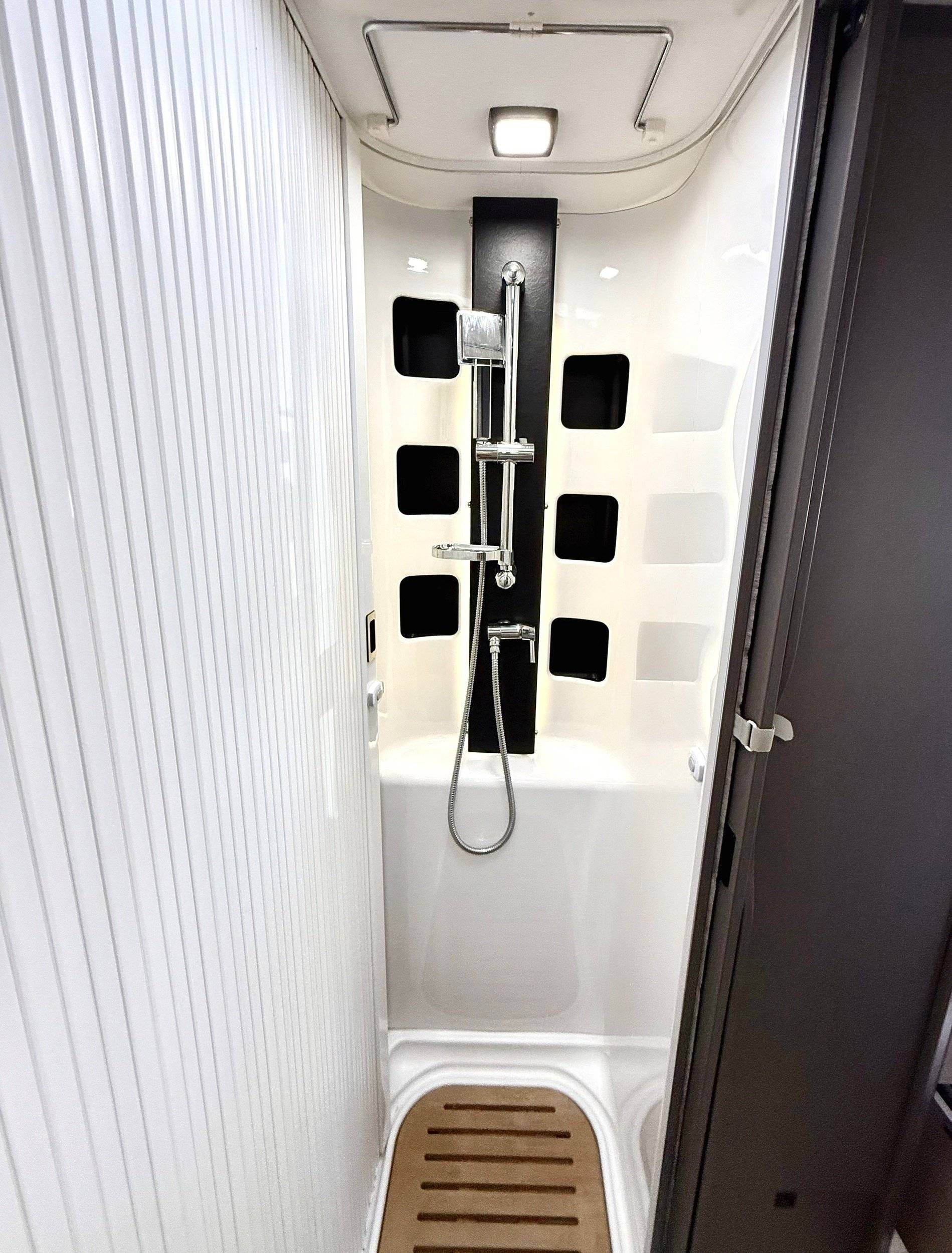 Challenger 2,3 l 140ch