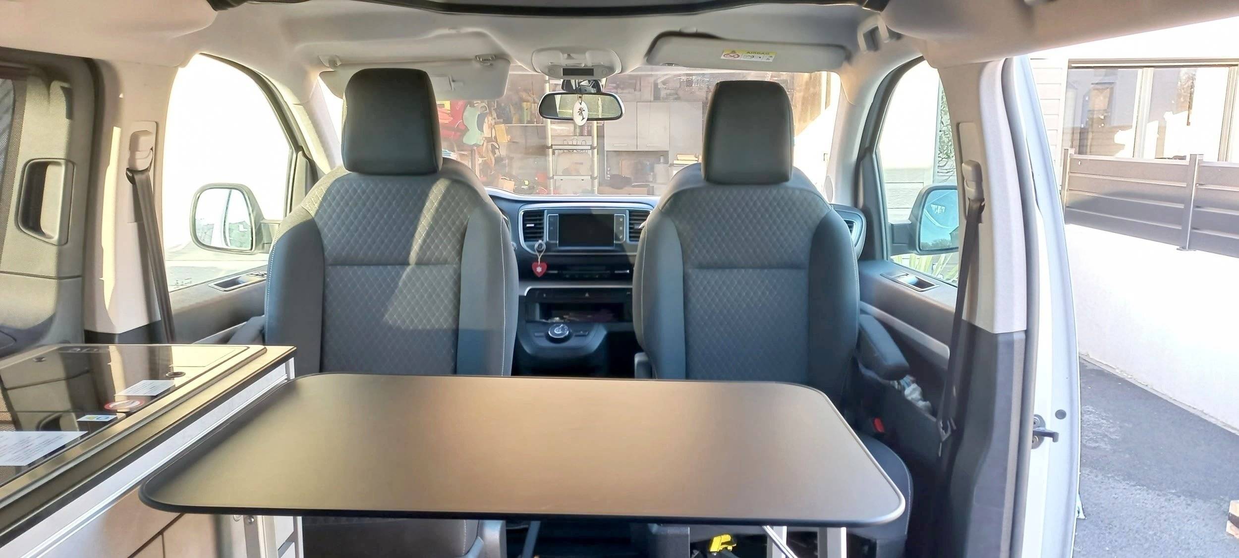 Dinette Opel Zafira Life - Yescapa