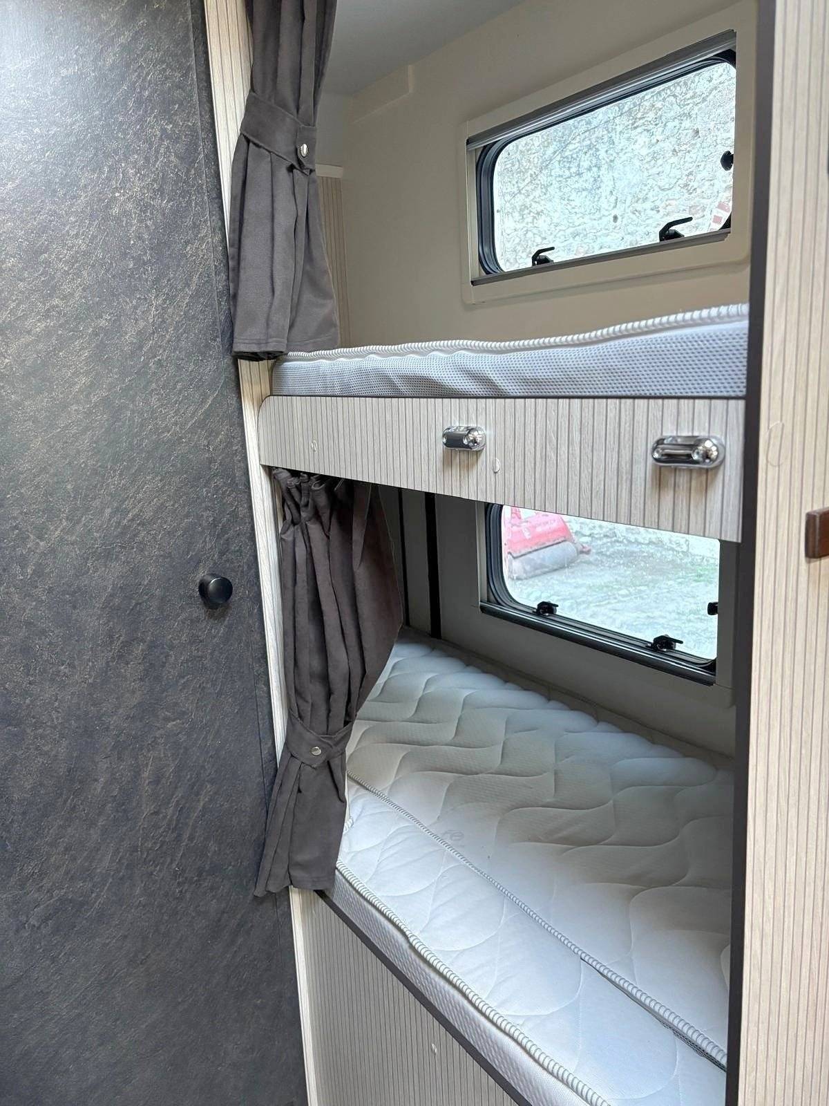 Slaapplaatsen Fiat 2,3 l 130 ch. - Yescapa
