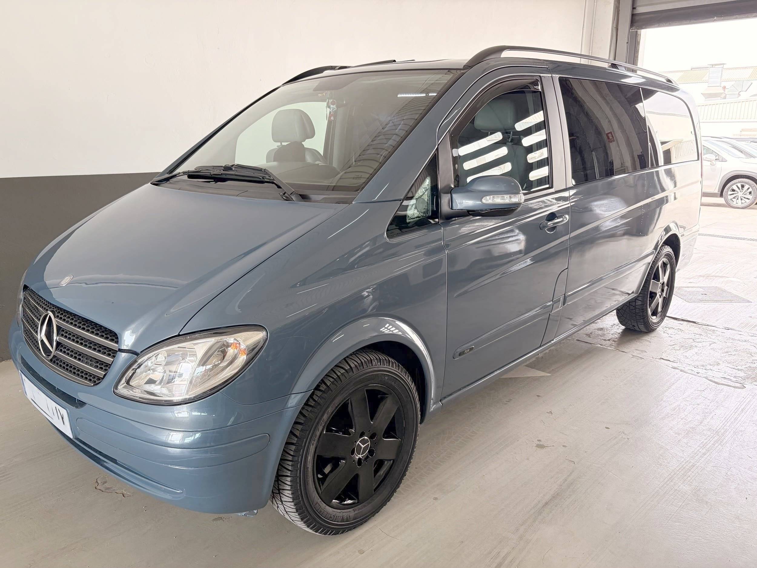 schräge Vorderansicht Mercedes 2,2 l CDI 160 ch. - Yescapa