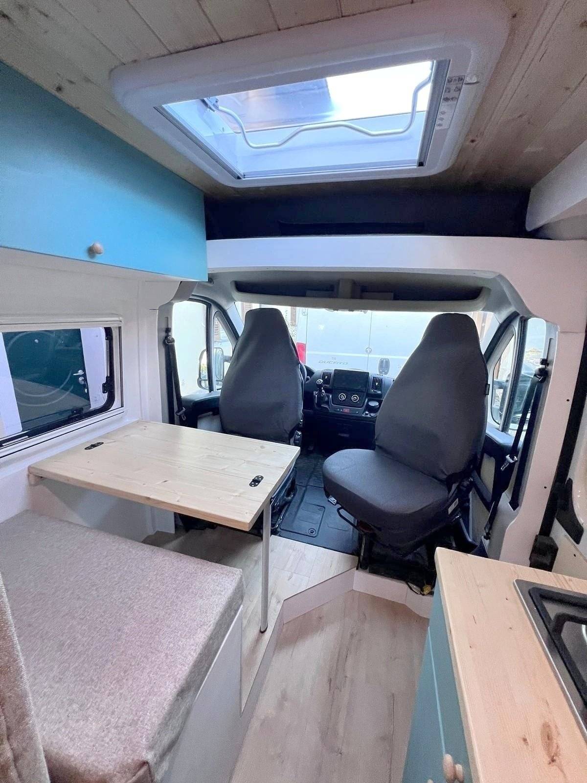 Dinette Citroën Jumper 2,0 l 110 ch - Yescapa