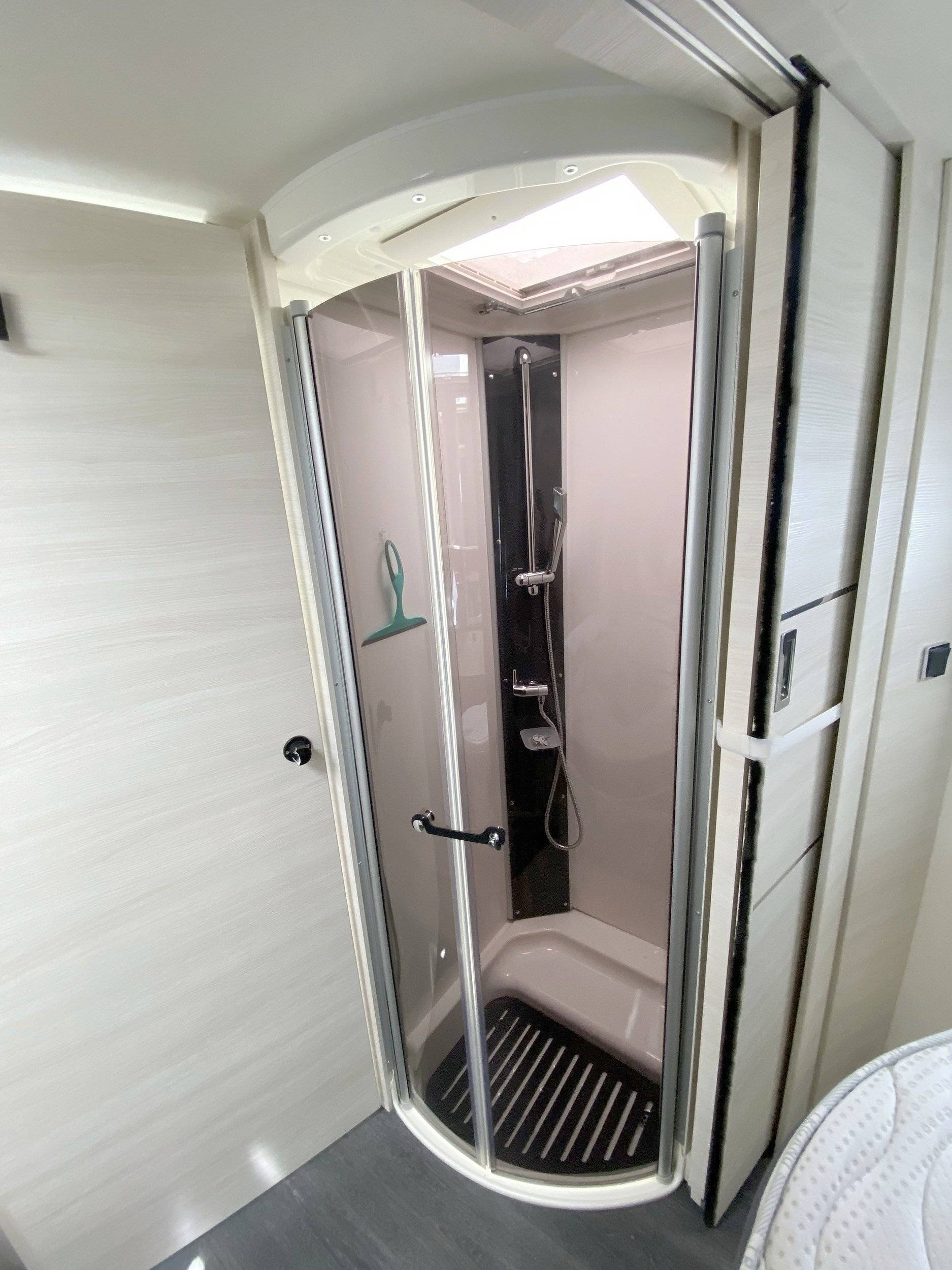 Challenger 35 light 2,4 l 140 ch.