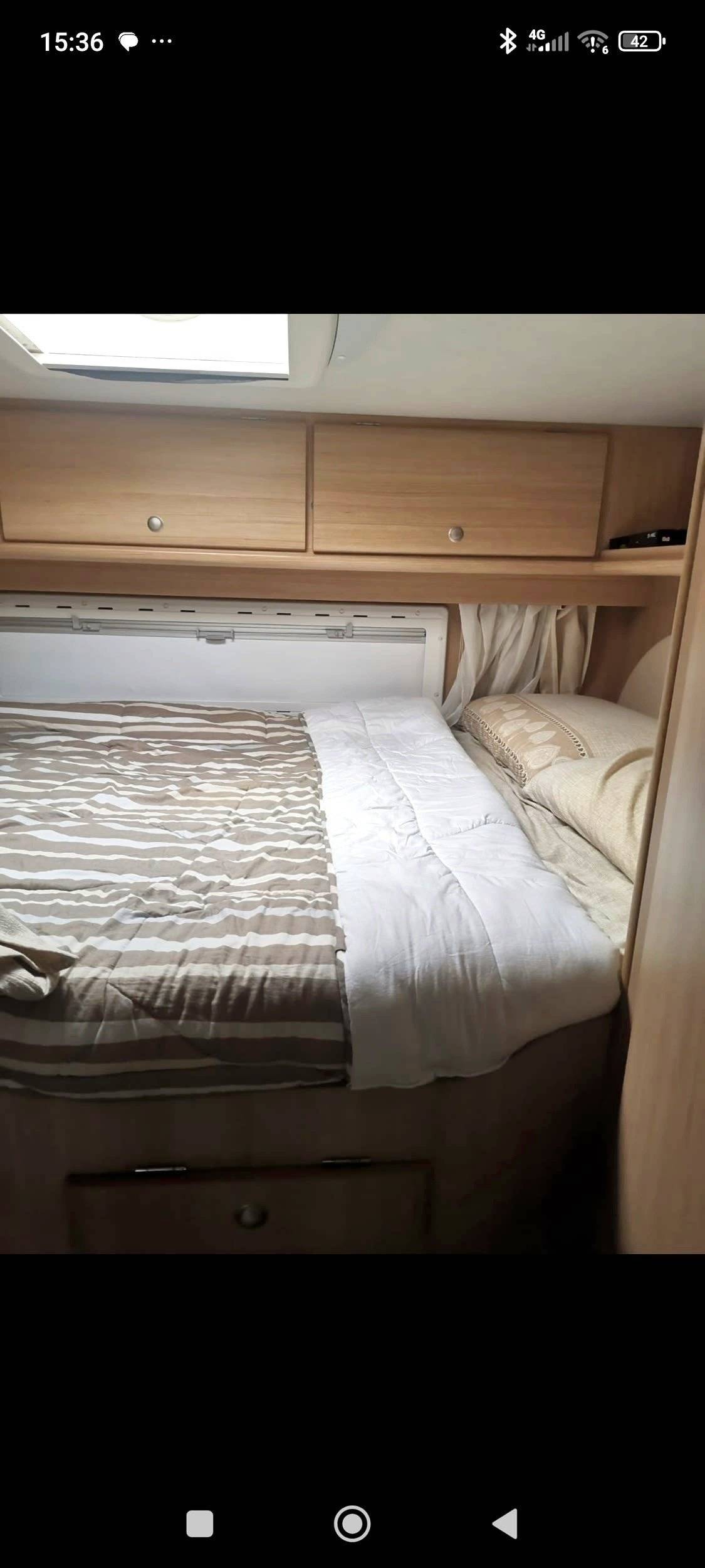 Couchages Ford Transit 2,4 l 140 ch - Yescapa