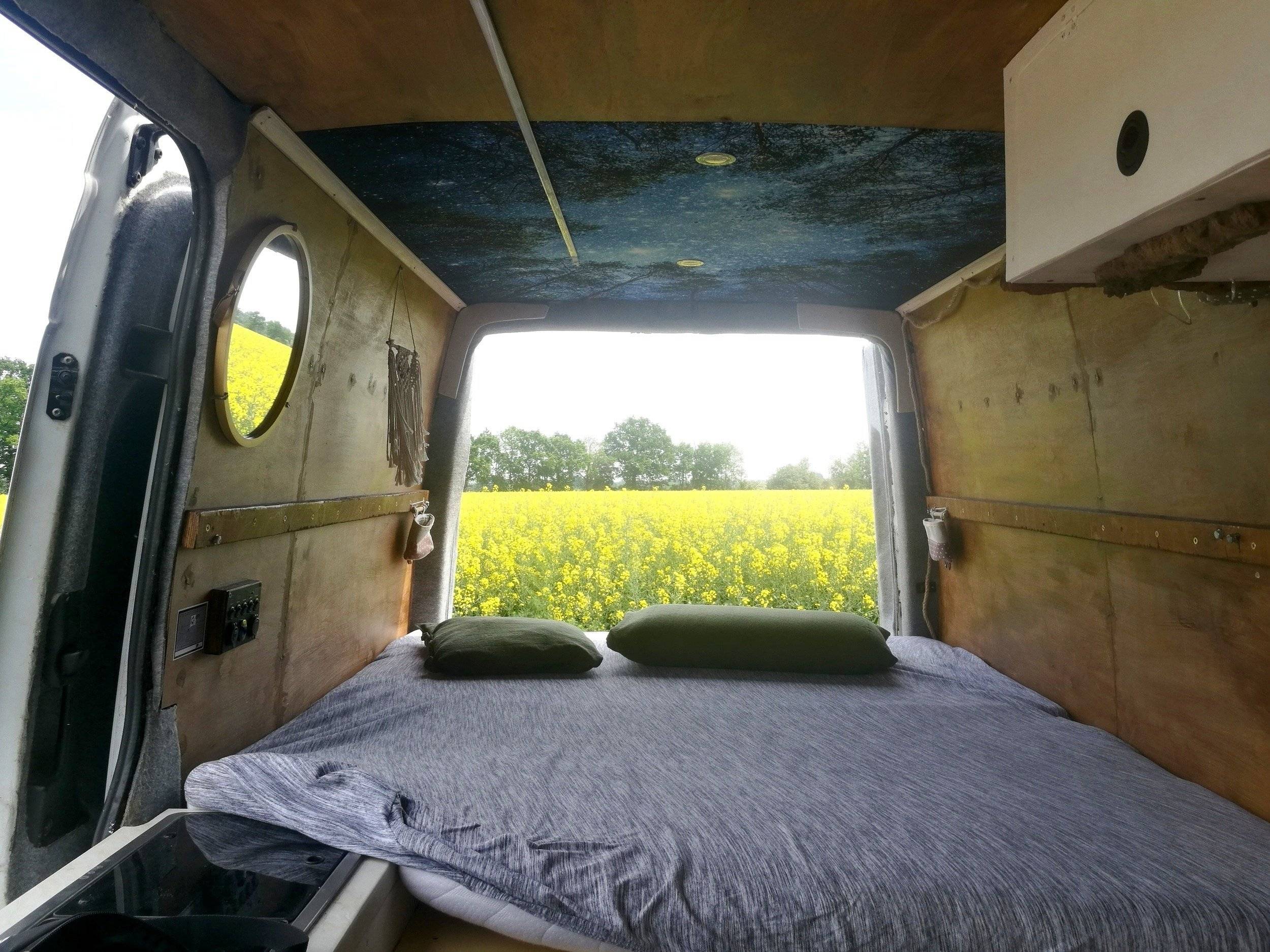 Berth Mercedes Sprinter 313CDI - Yescapa
