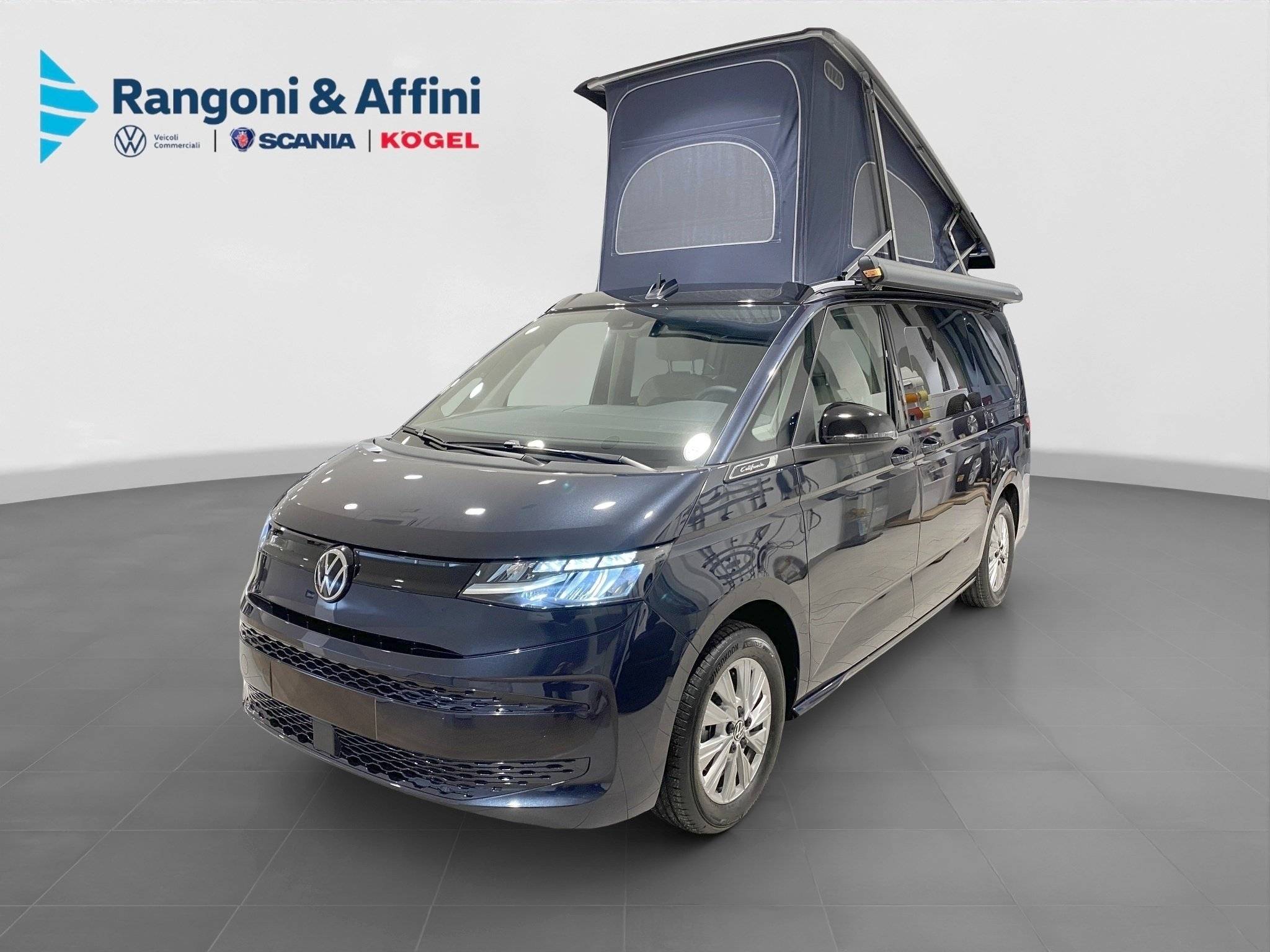 schräge Vorderansicht Volkswagen California T7 Beach Camper - Yescapa