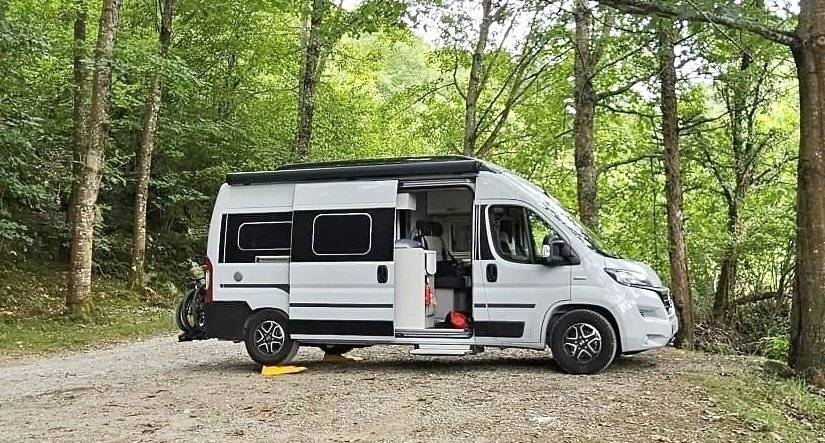 Vue avant de 3/4 Fiat Ducato 2.3l 140cv ad blue - Yescapa