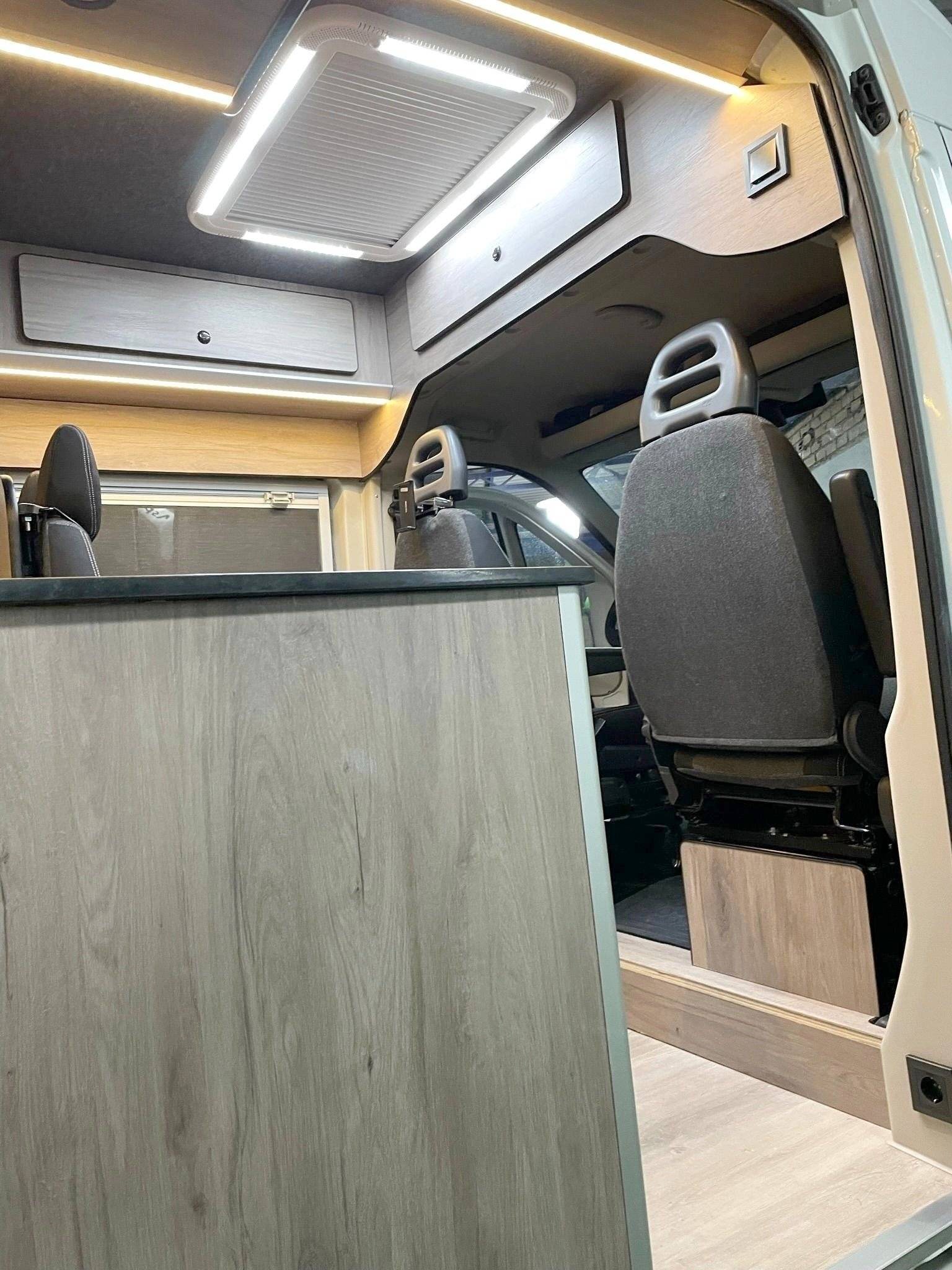 Driver's compartment Peugeot Peugeot Boxer L2H2 - Yescapa
