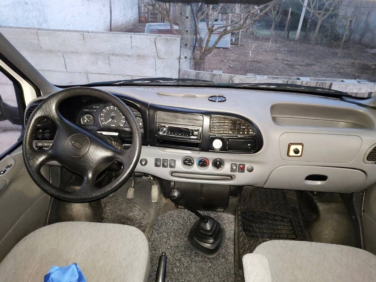 Challenger FORD TRANSIT