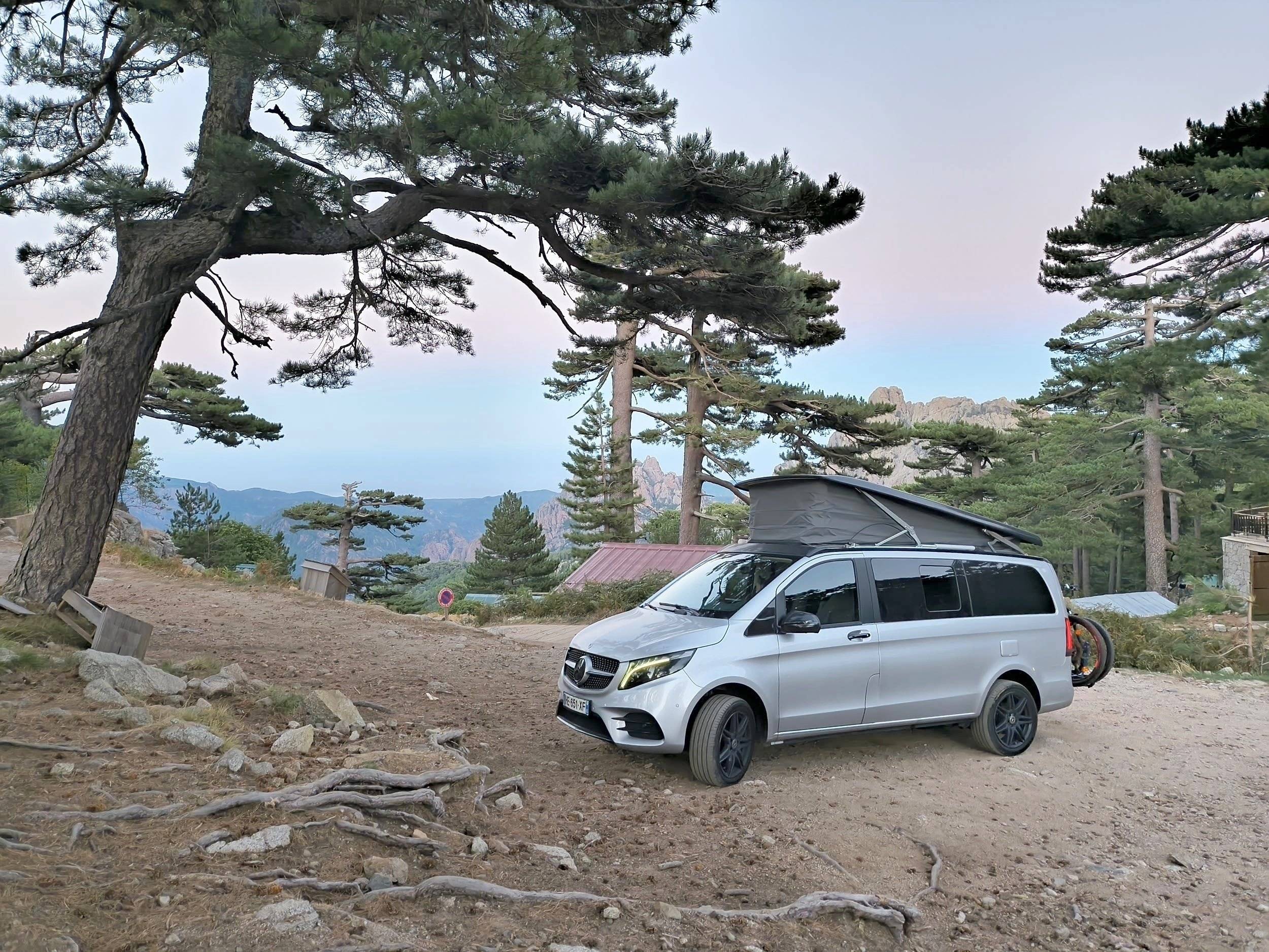 Voorkant 3/4 Mercedes Marco Polo 300d 4Matic Edition AMG - Yescapa