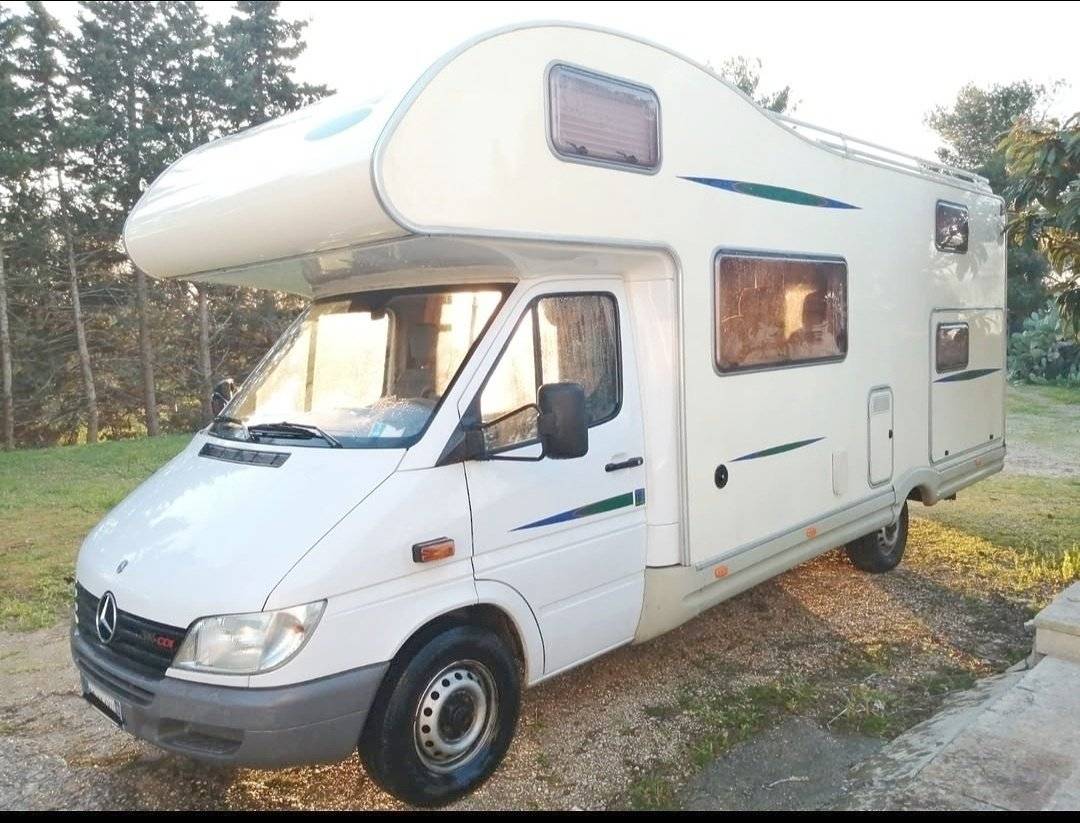 Vue avant de 3/4 Mercedes Sprinter 316 cdi - Yescapa