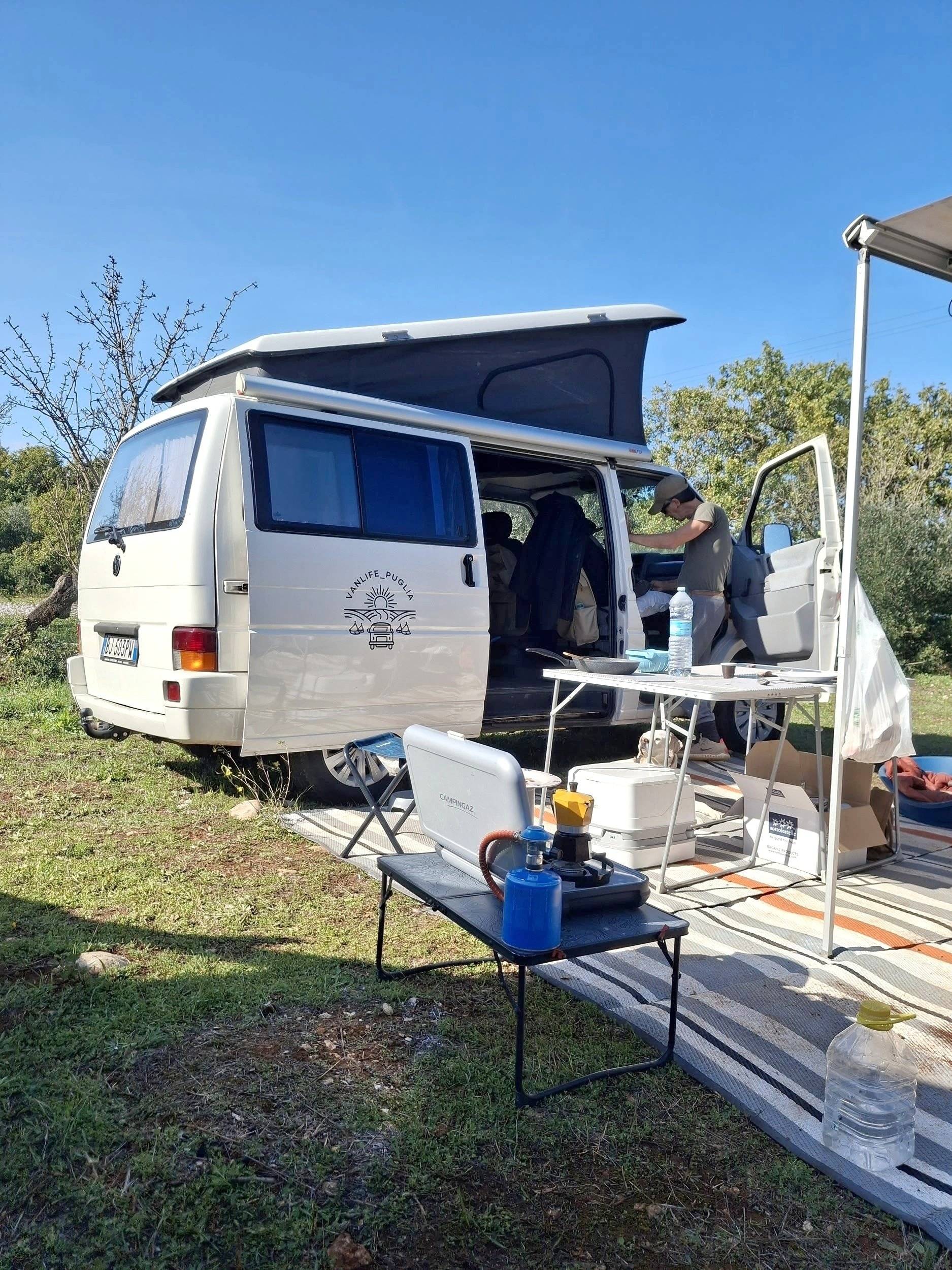 Vue avant de 3/4 Volkswagen T4 CALIFORNIA - Yescapa