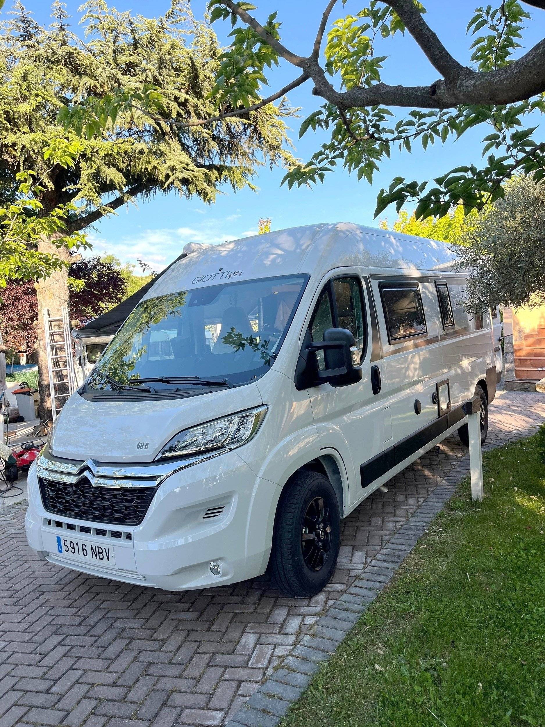 Vista frontale a ¾ Citroën Citroën jumper - Yescapa