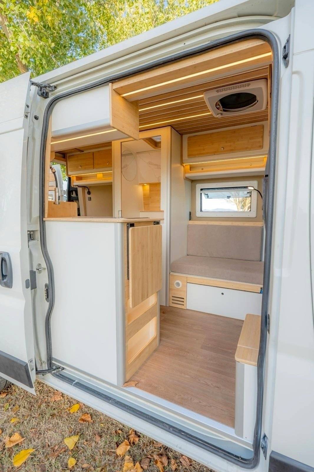Dining Area Citroën Jumper 2,2 l 120 ch - Yescapa