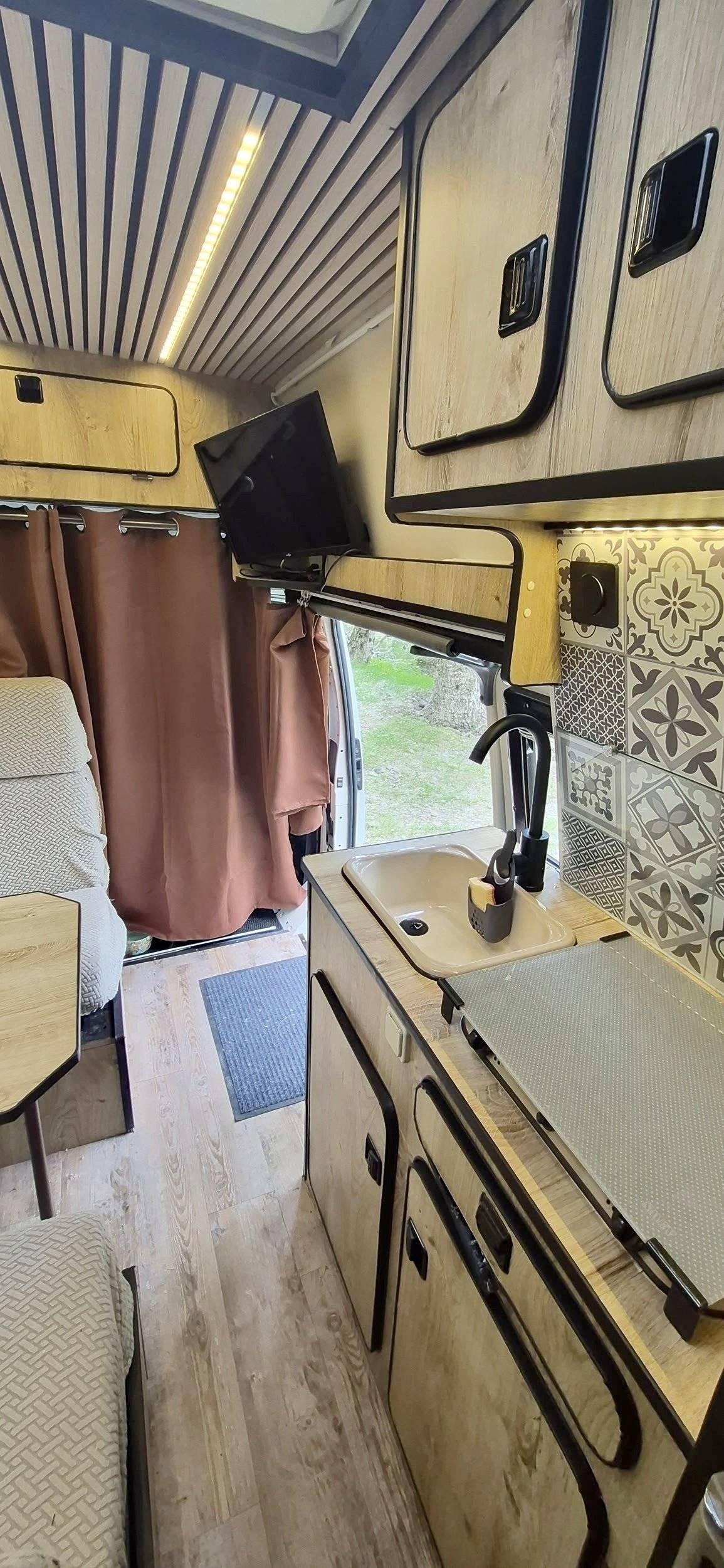 Cuina Ford Transit 2,5 l 76 ch - Yescapa