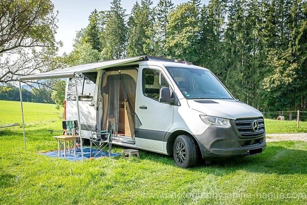 schräge Vorderansicht Mercedes Sprinter - Yescapa