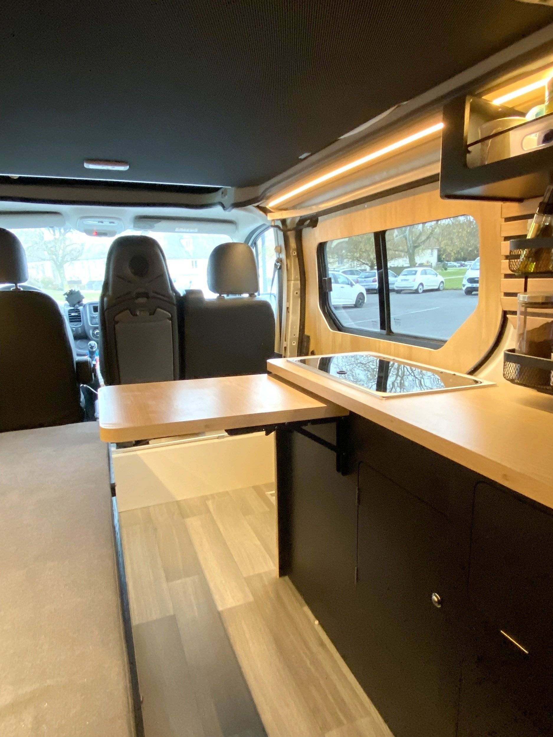 Eethoek Nissan NV 300 - Yescapa