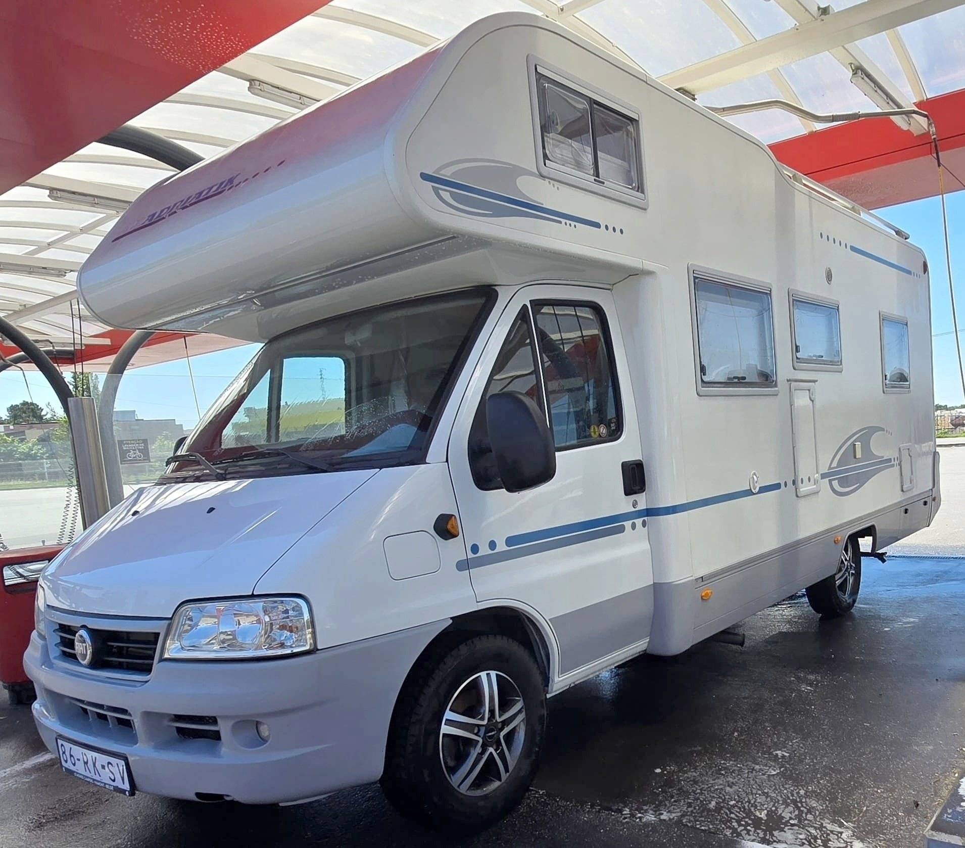 Front view from 3/4 Fiat DUCATO 2.8 JTD MAXI - Yescapa