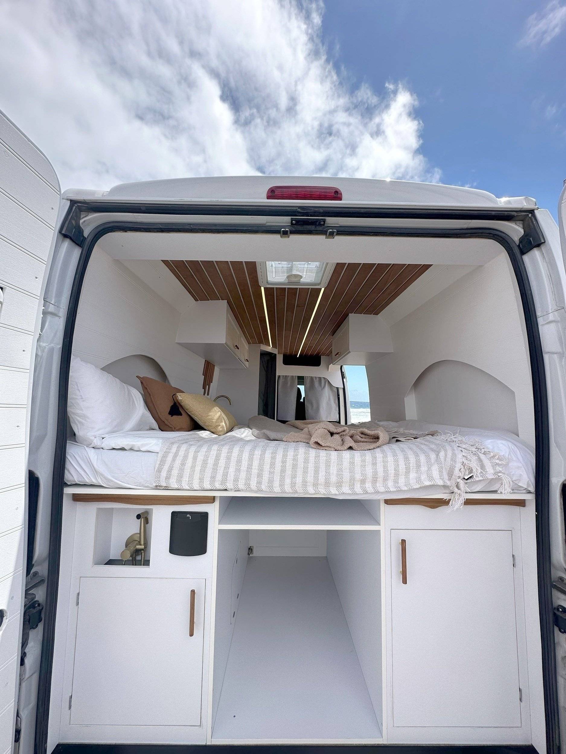 The Feather Van Original PREMIUM