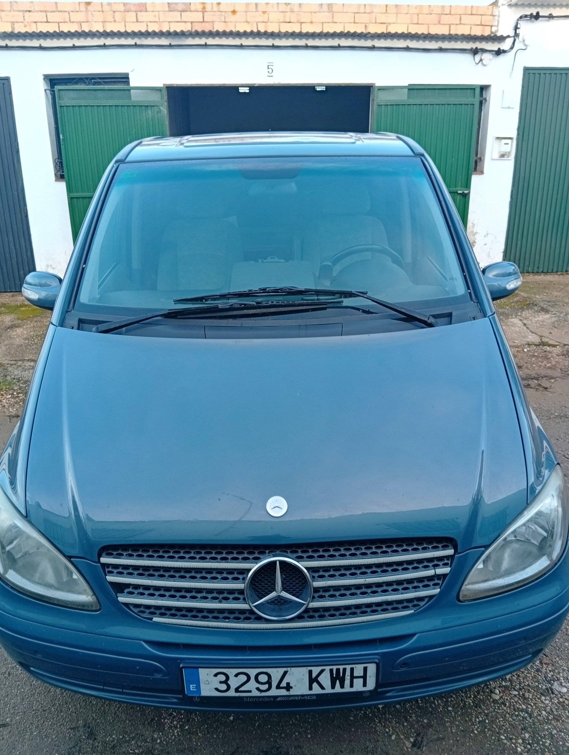 Vista frontale a ¾ Mercedes Mercedes - Yescapa