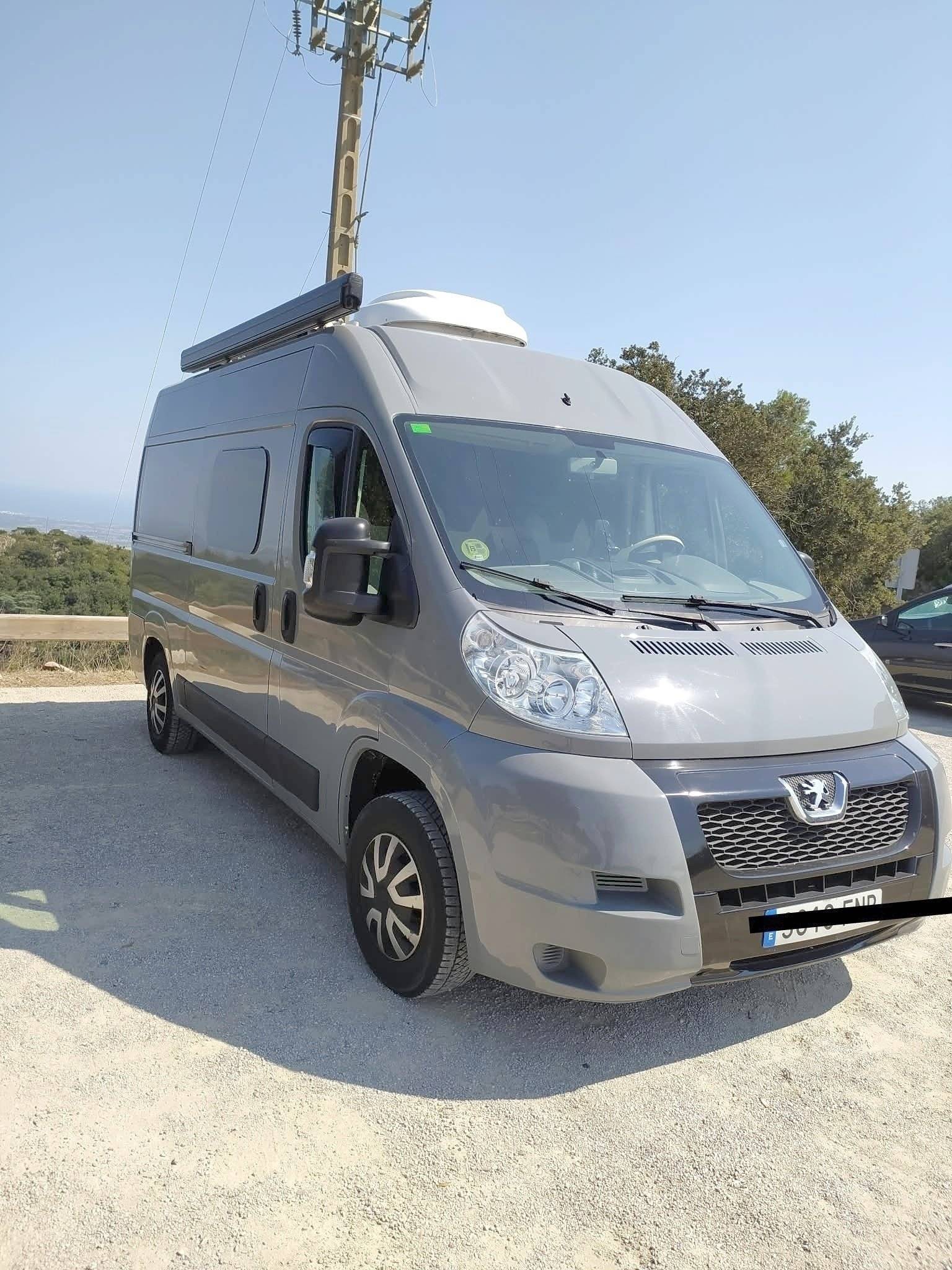 Front view from 3/4  - Yescapa