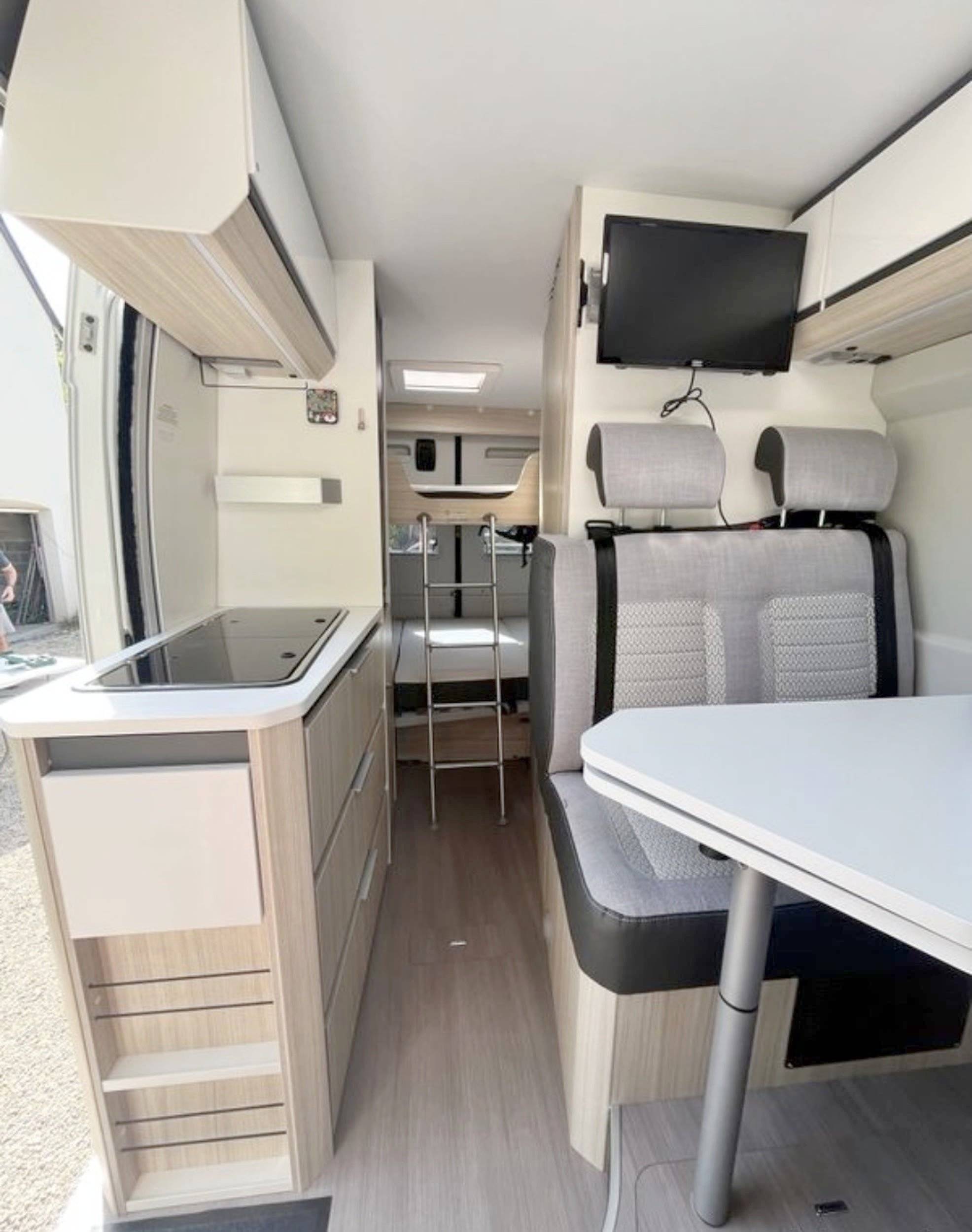 Adria 600 spb twin family