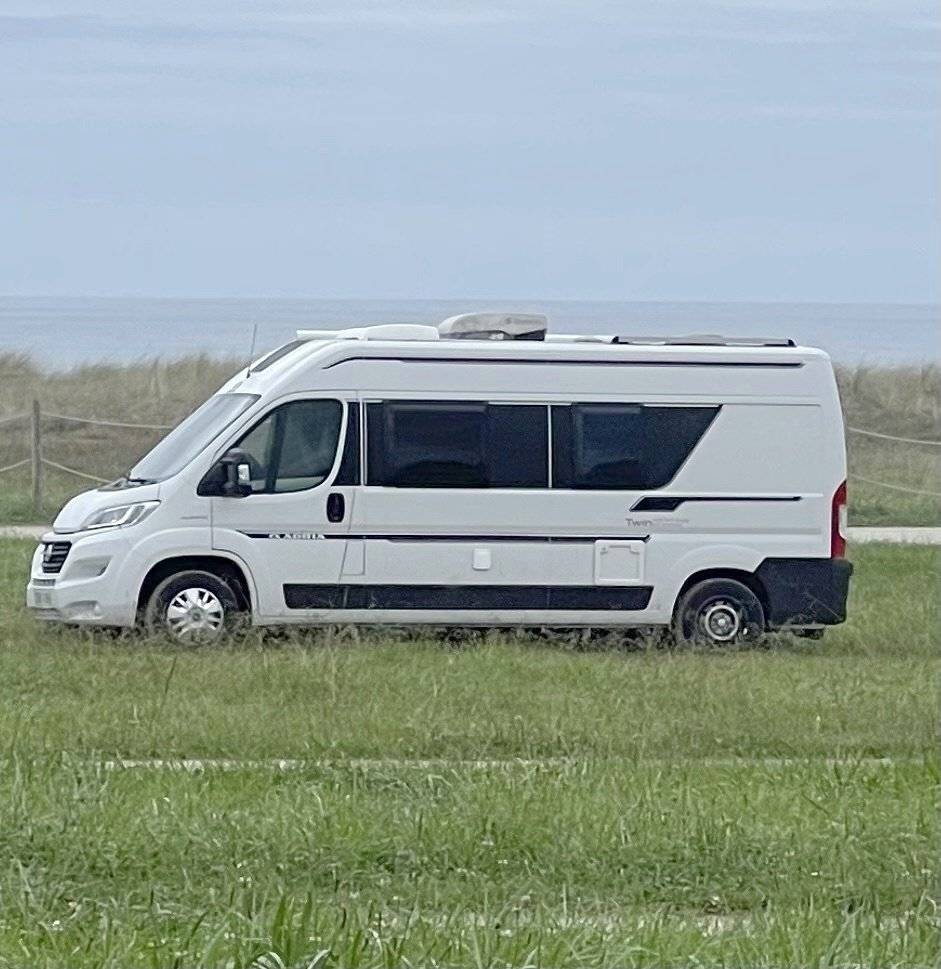 Front view from 3/4 Fiat 2,3 l 130 cv - Yescapa