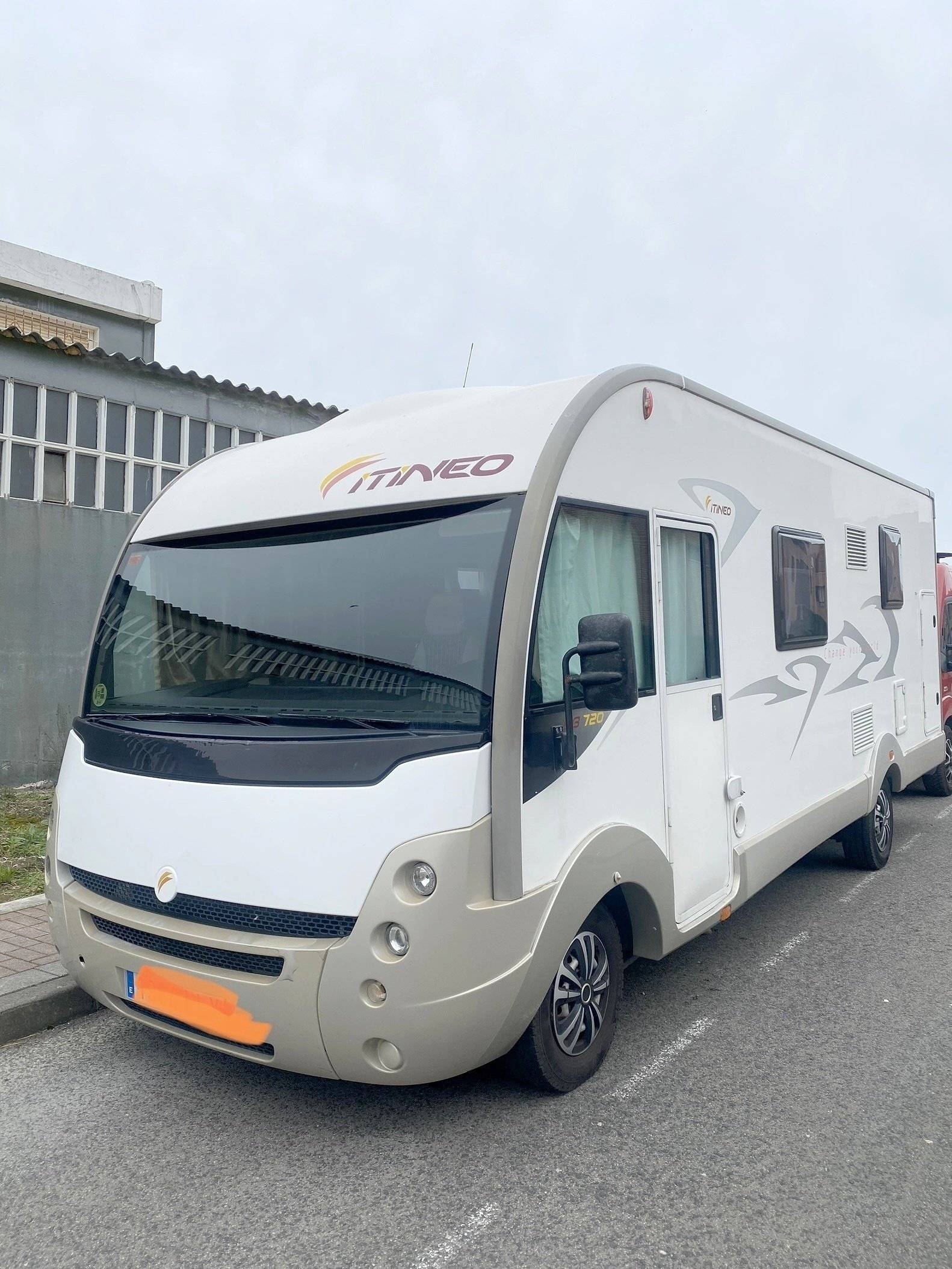 Vue avant de 3/4 Fiat FIAT DUCATO - Yescapa