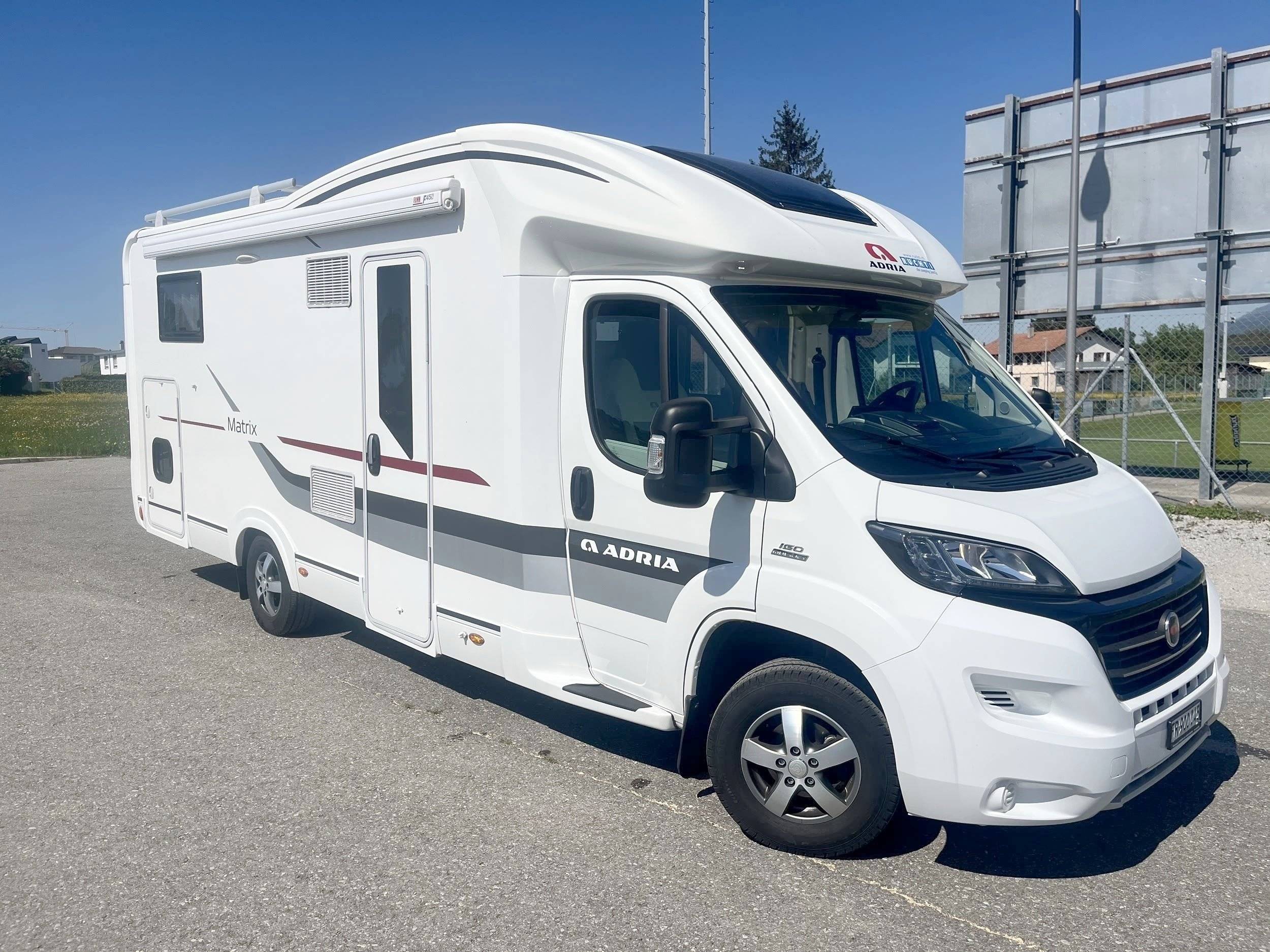 Vista del vehicle angle davanter Fiat Ducato 2,3 l 150 ch - Yescapa