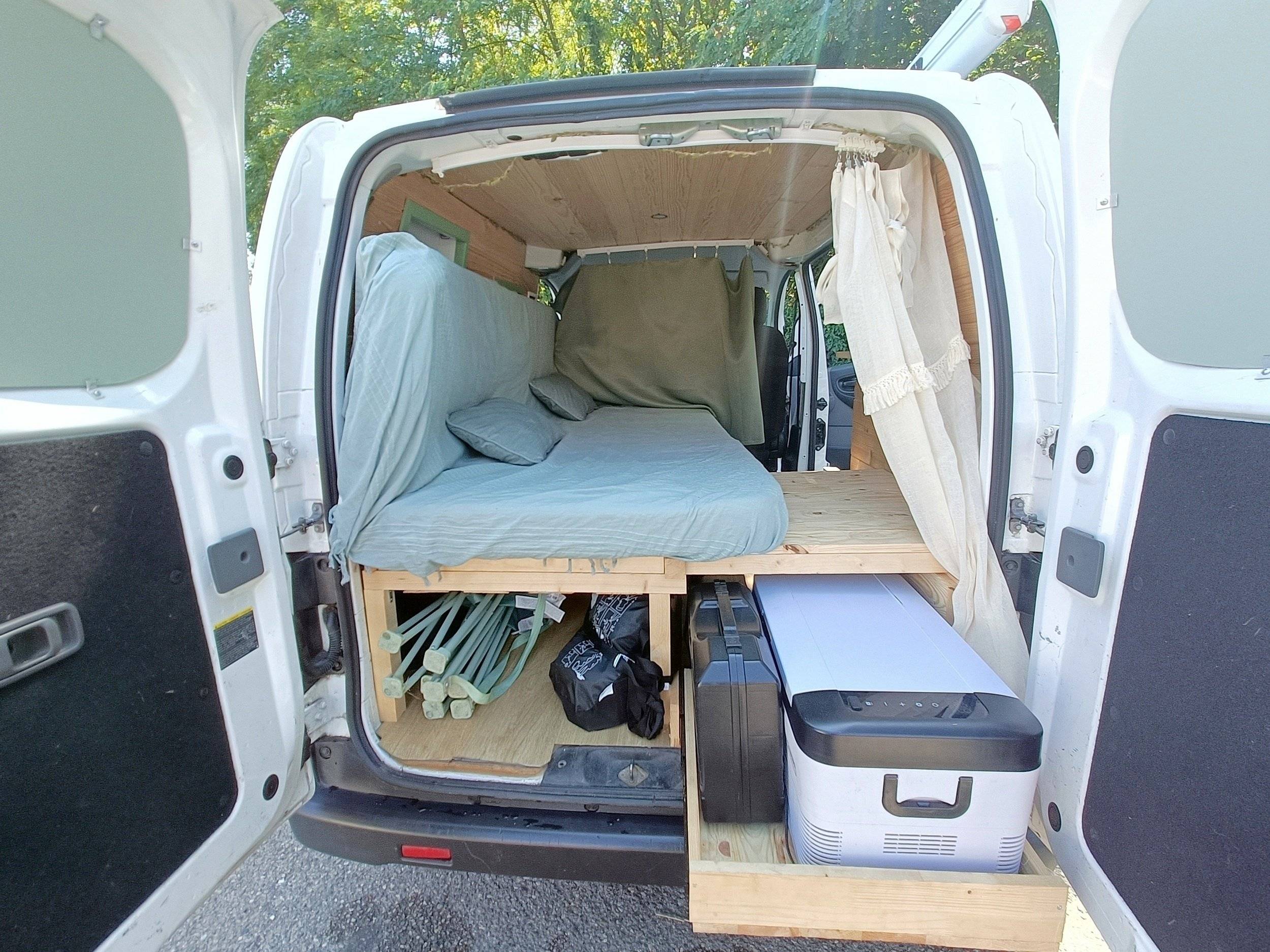 Área de jantar Nissan NV200 - Yescapa