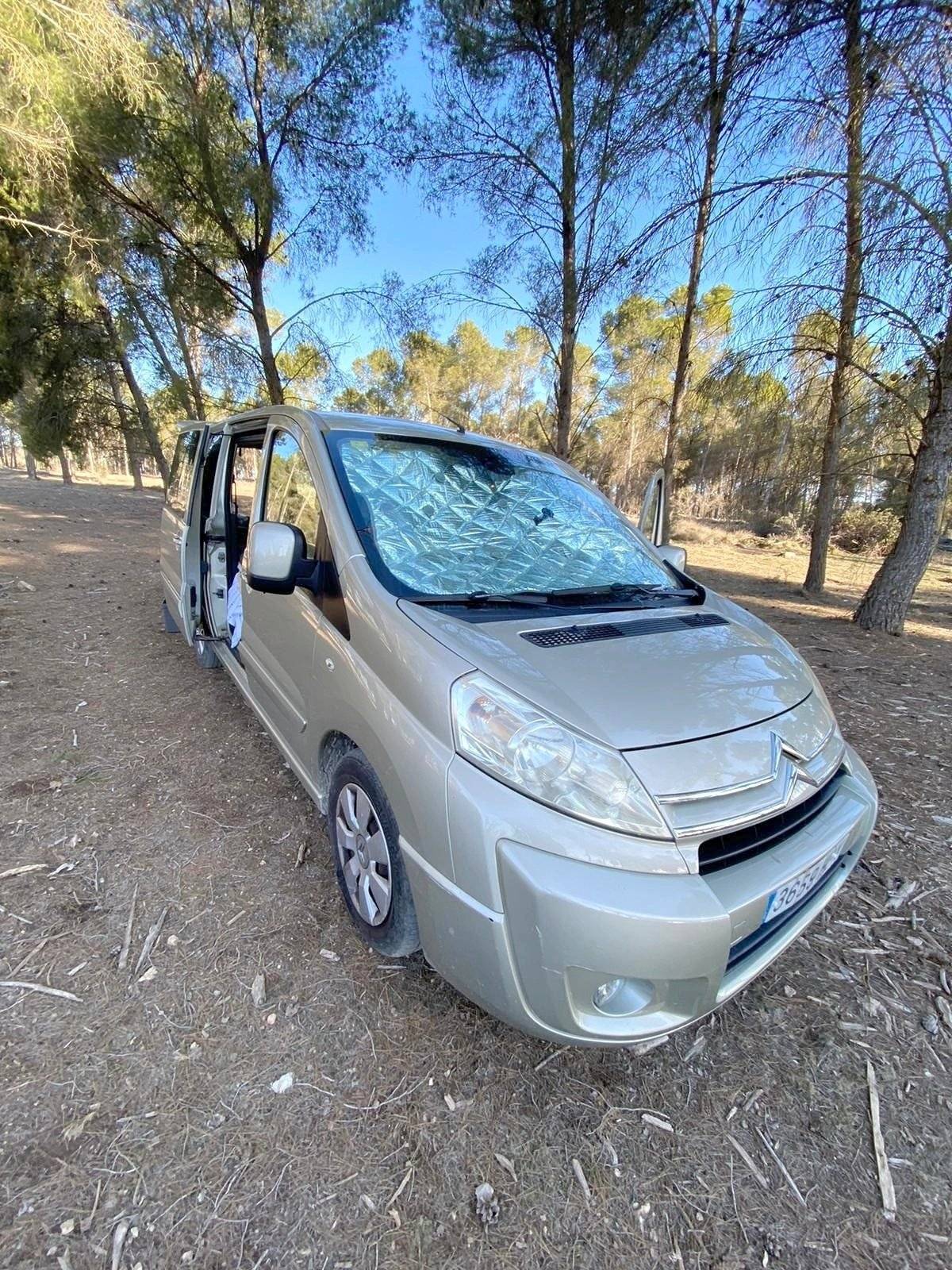 Vista frontale a ¾ Citroën - Yescapa