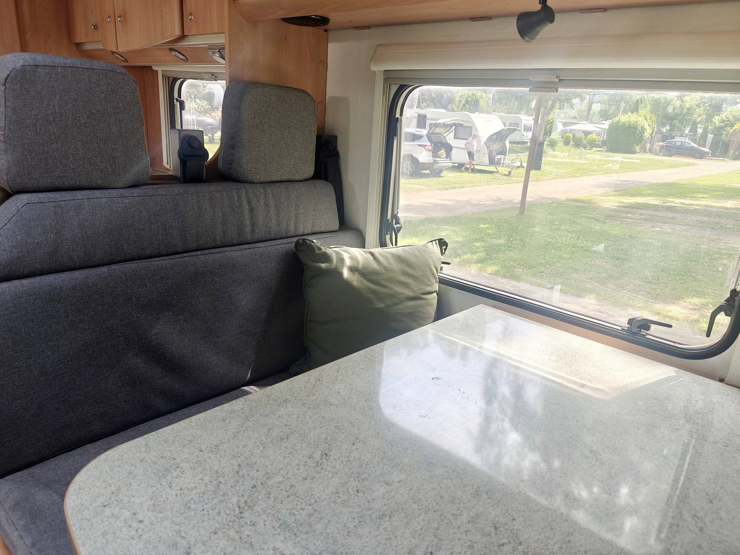 Dining Area Fiat Fiat Ducato - Yescapa