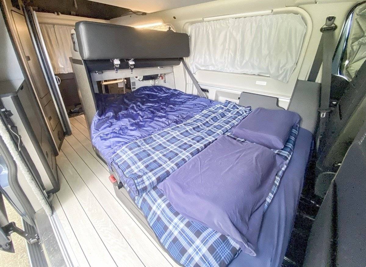 Berth Ford Ford Nugget Plus - Yescapa