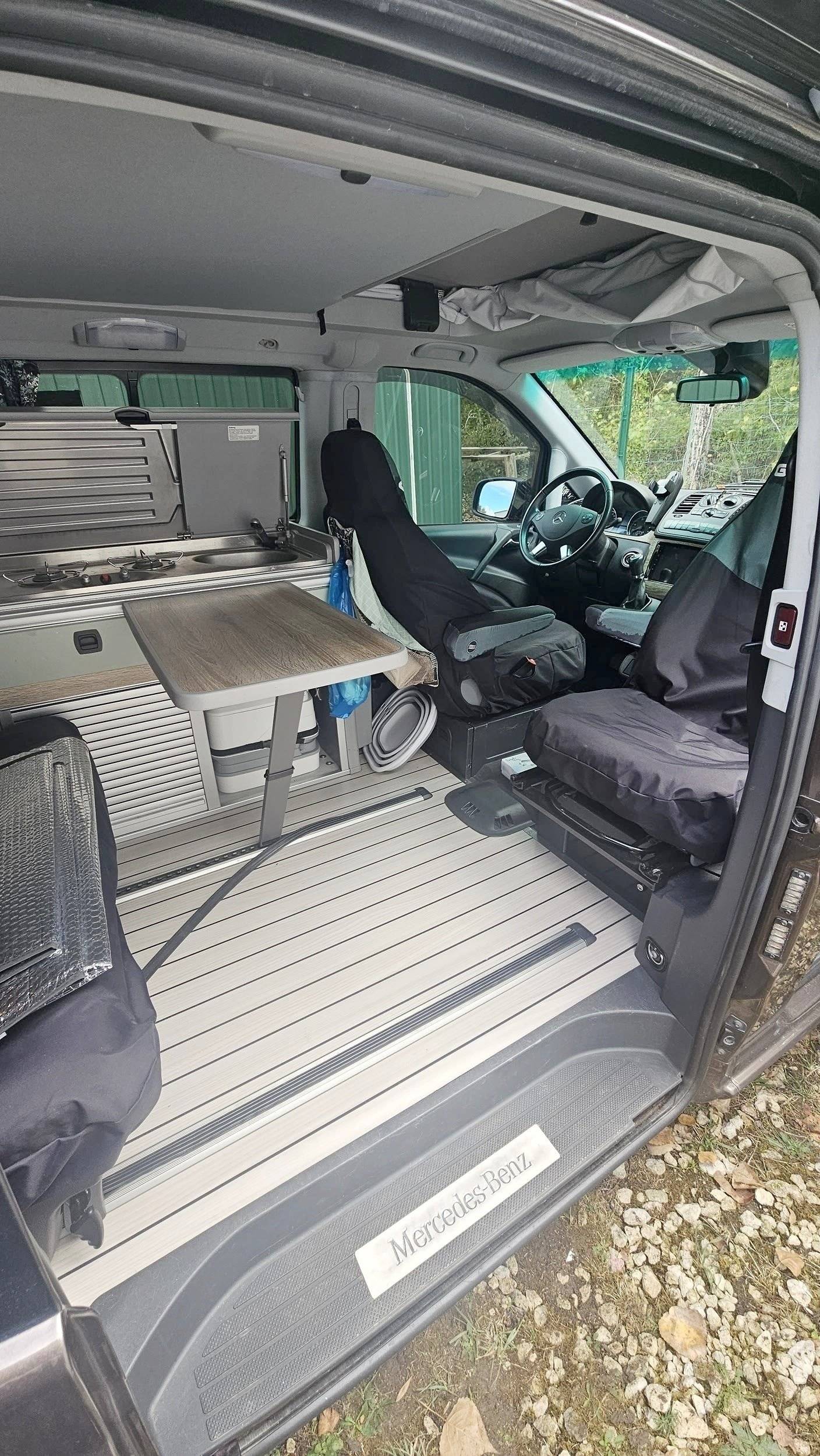 Área de jantar Mercedes Viano V6 Marco Polo - Yescapa