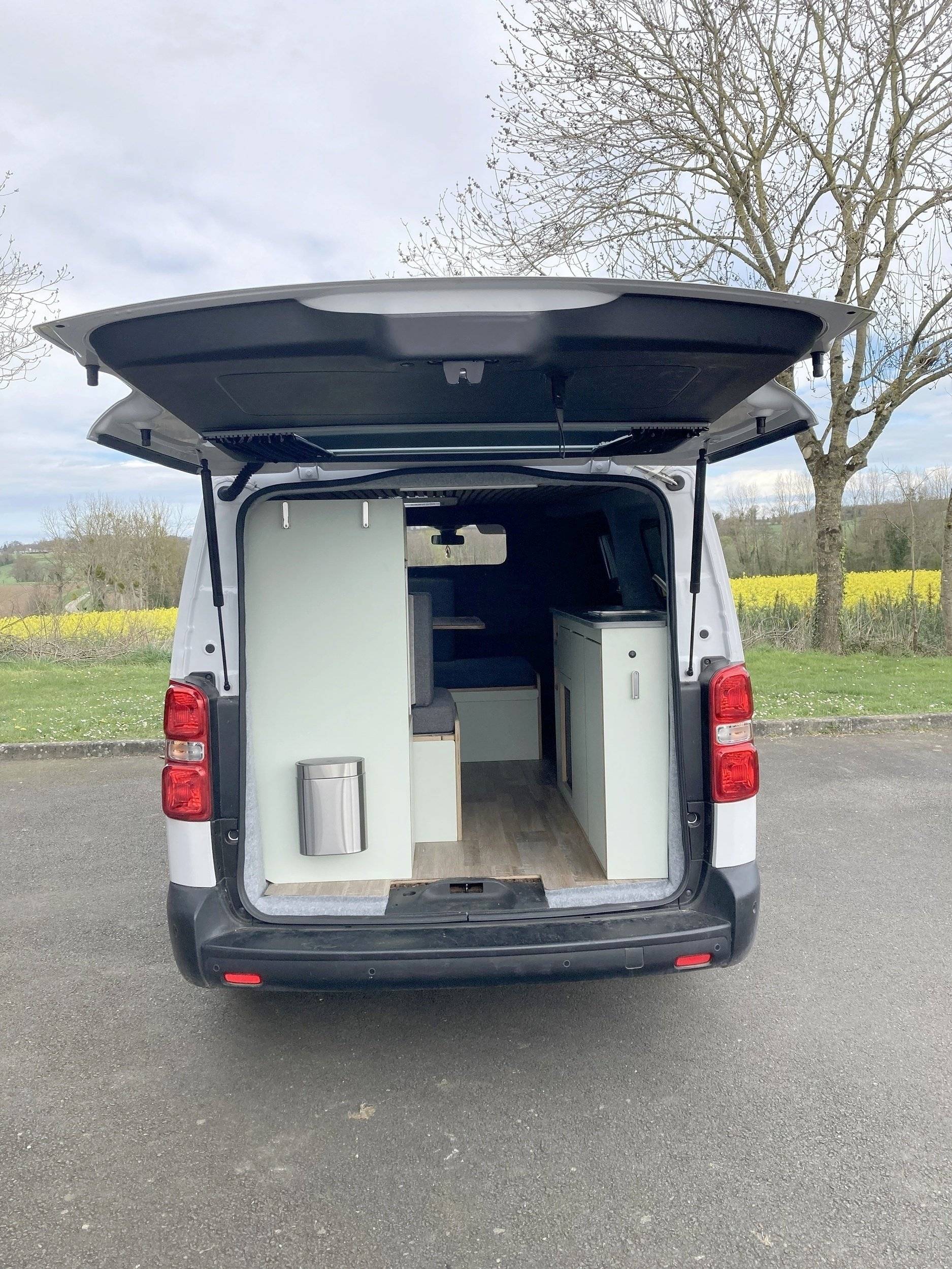 Yakavan Peugeot e-Expert