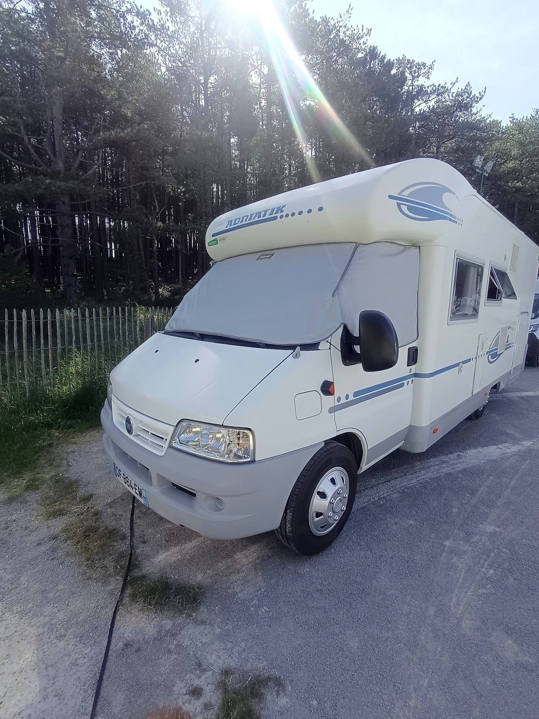 Vista de 3/4 Fiat Ducato 2,8 l jtd/Al-Ko - Yescapa