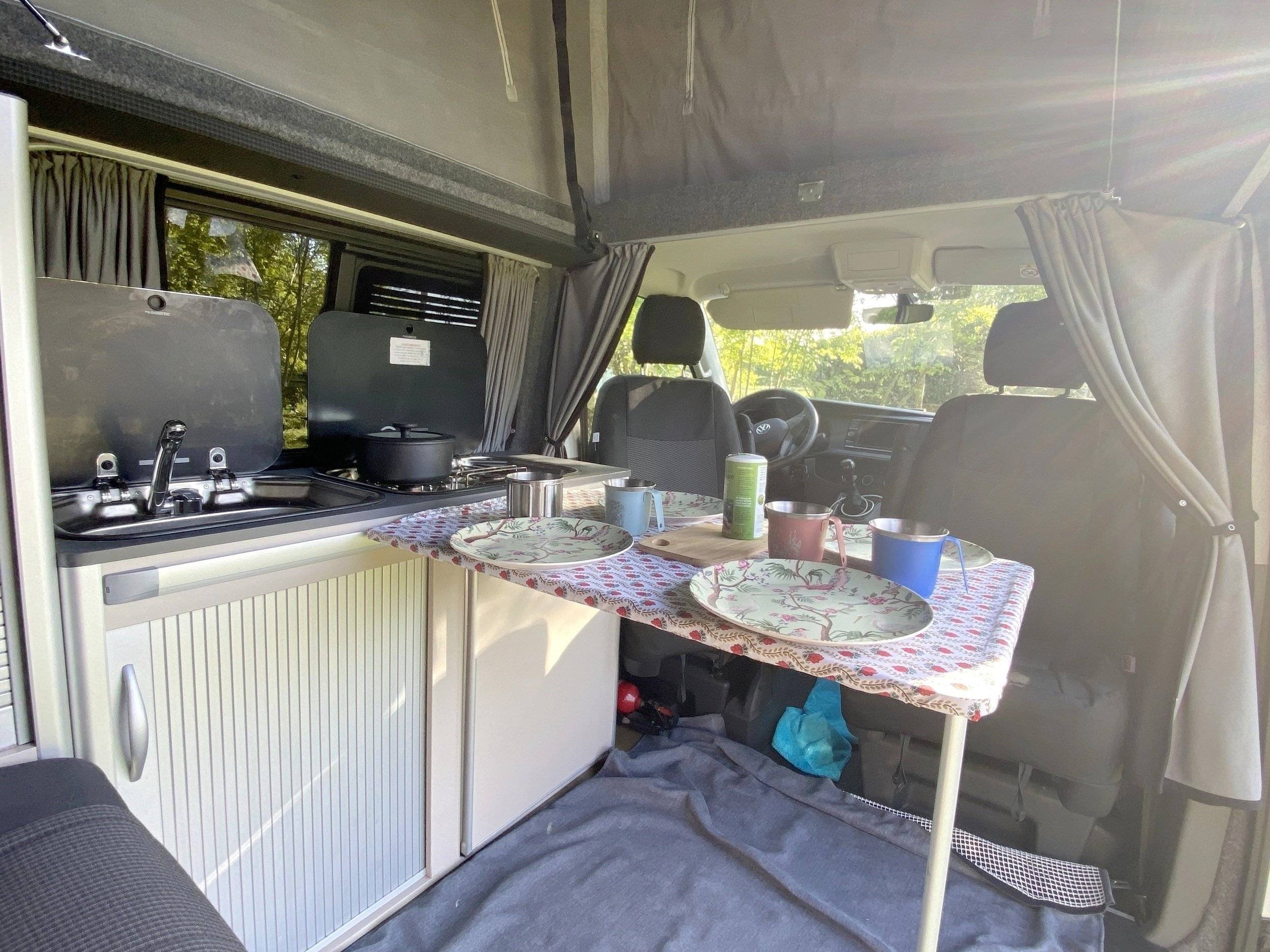 Área de jantar Volkswagen T6 Long 2,0 l 150 ch - Yescapa