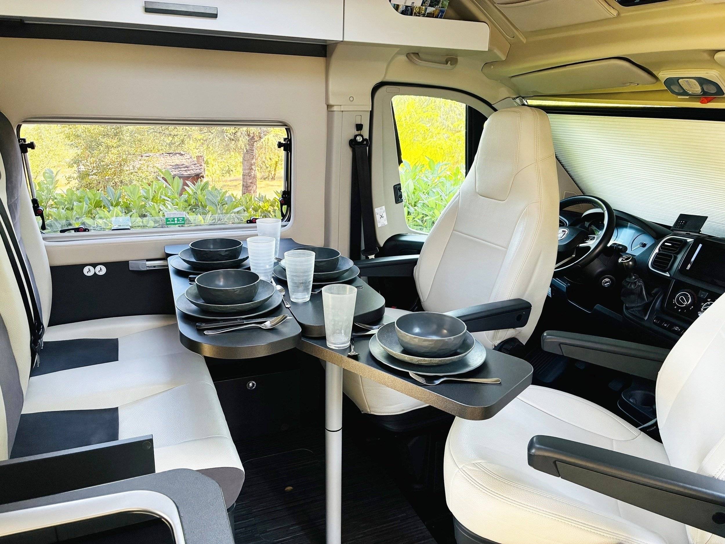 Coin repas Fiat Ducato 2,0 l 130 ch - Yescapa