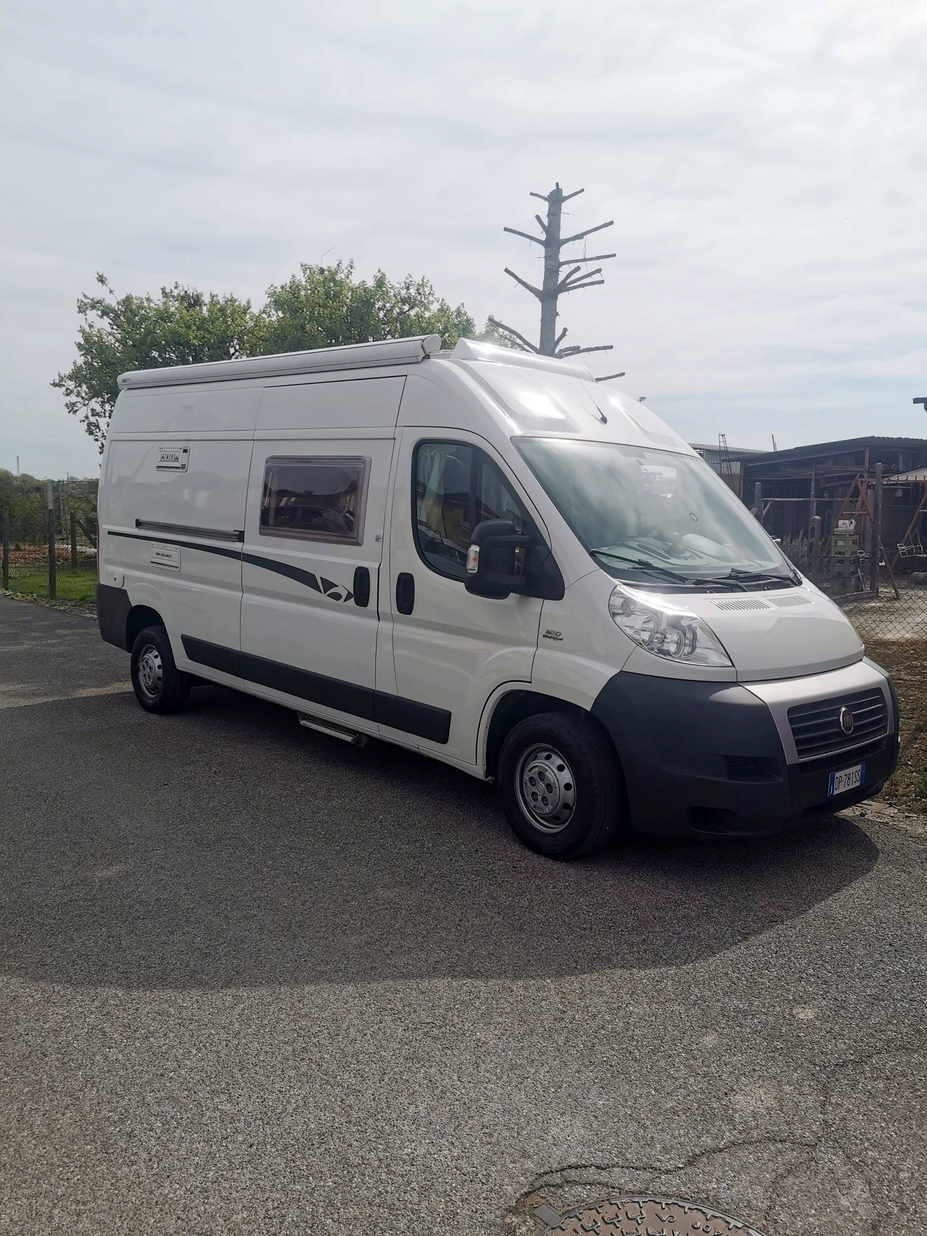 Vista del vehículo ángulo delantero Fiat Ducato 2,3 l 120 ch - Yescapa