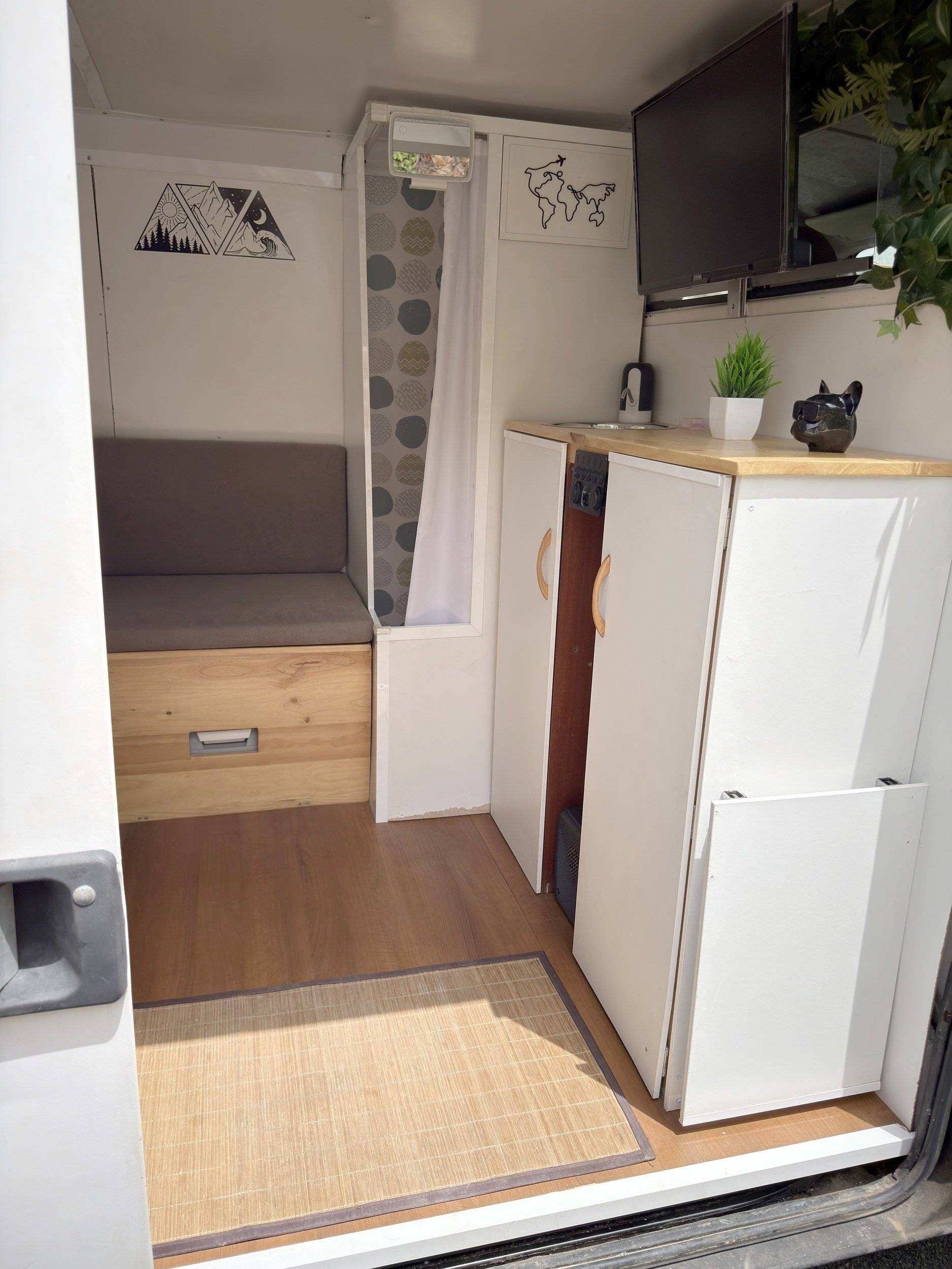 Comedor Renault Máster 2.5 - Yescapa