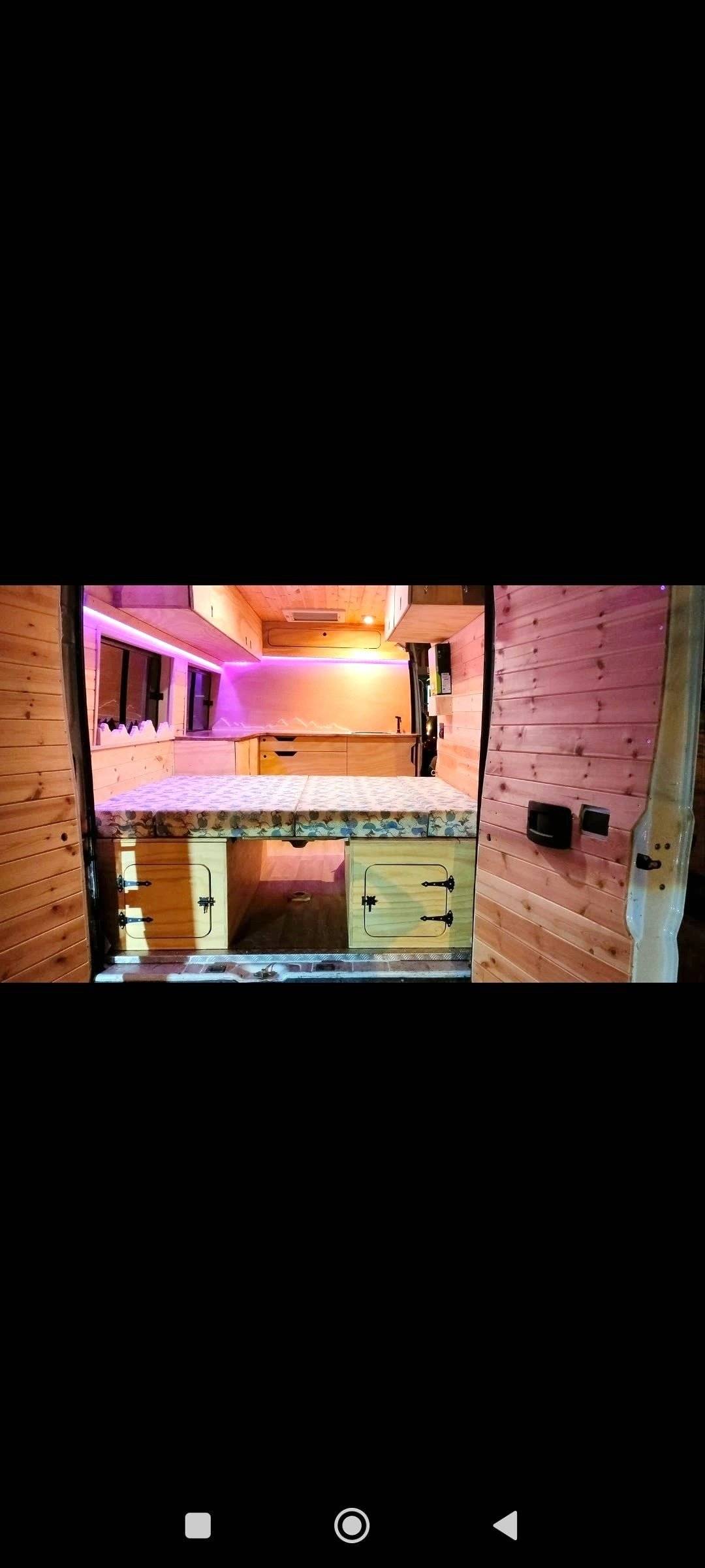Berth Citroën Jumper l2 h2 - Yescapa