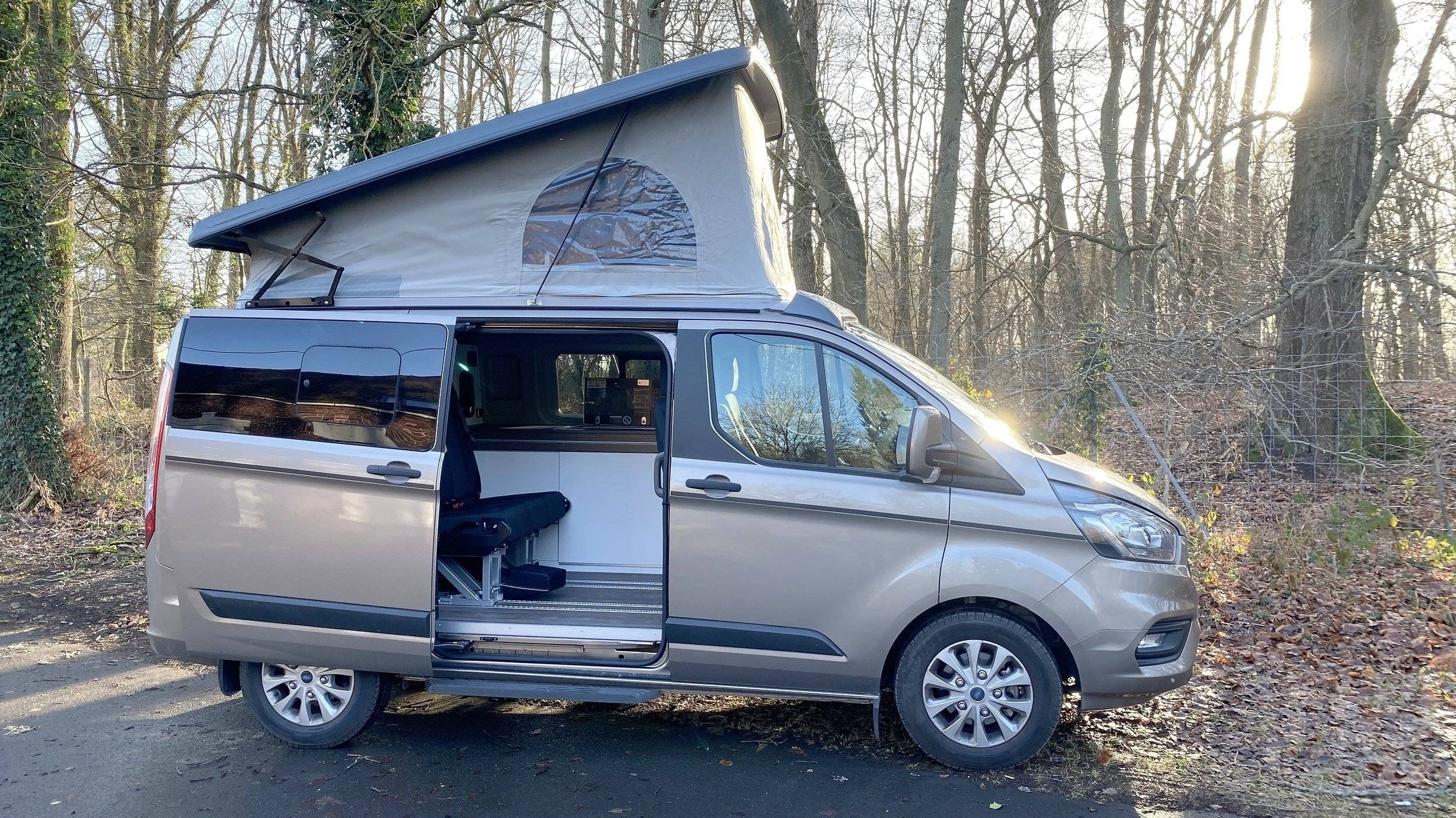 Vue avant de 3/4 Ford - Yescapa