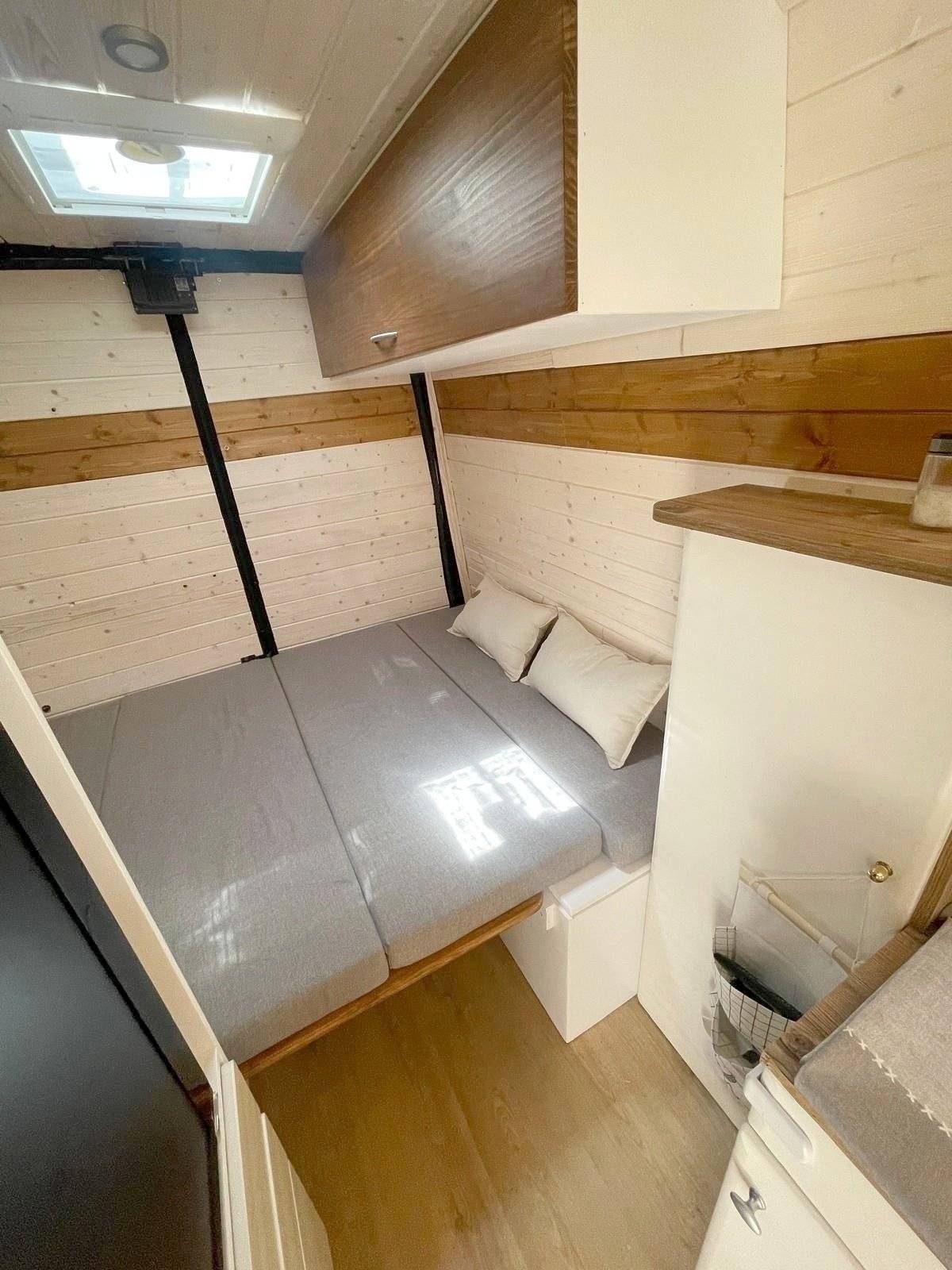 Plazas en cama Ford Transit - Yescapa