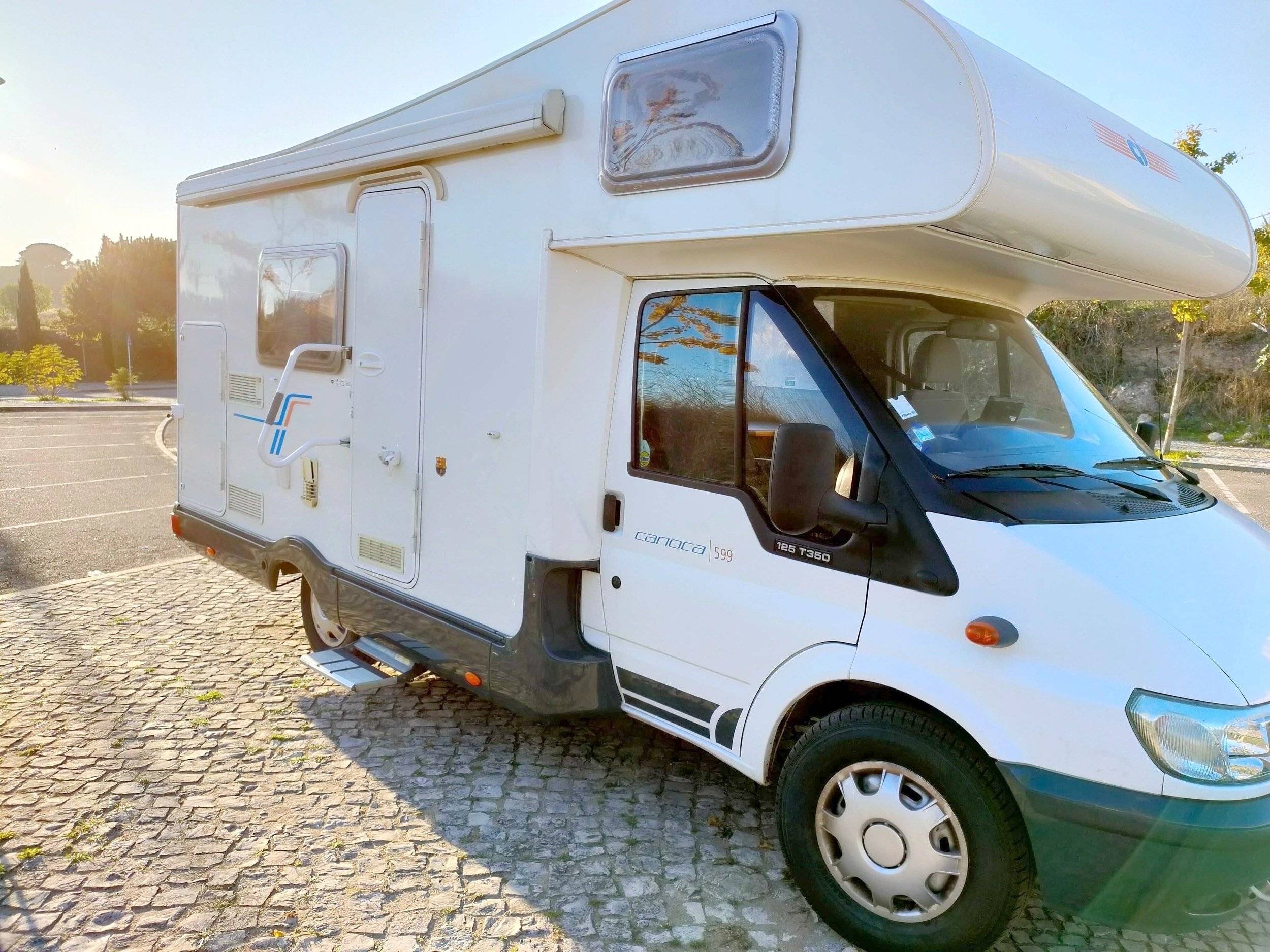 Vista del vehículo ángulo delantero Ford ford transit - Yescapa