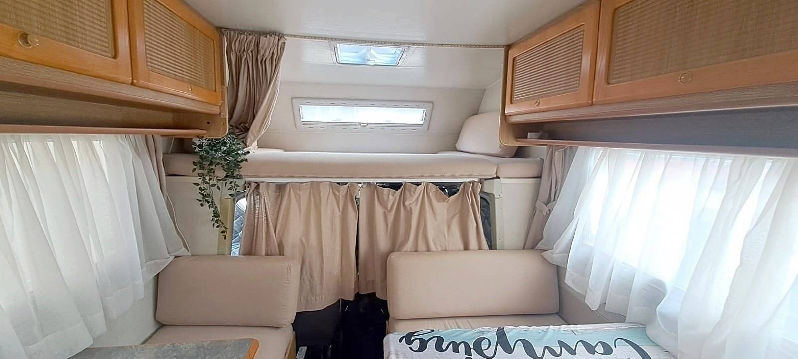 slaapplaatsen Ford Transit - Yescapa