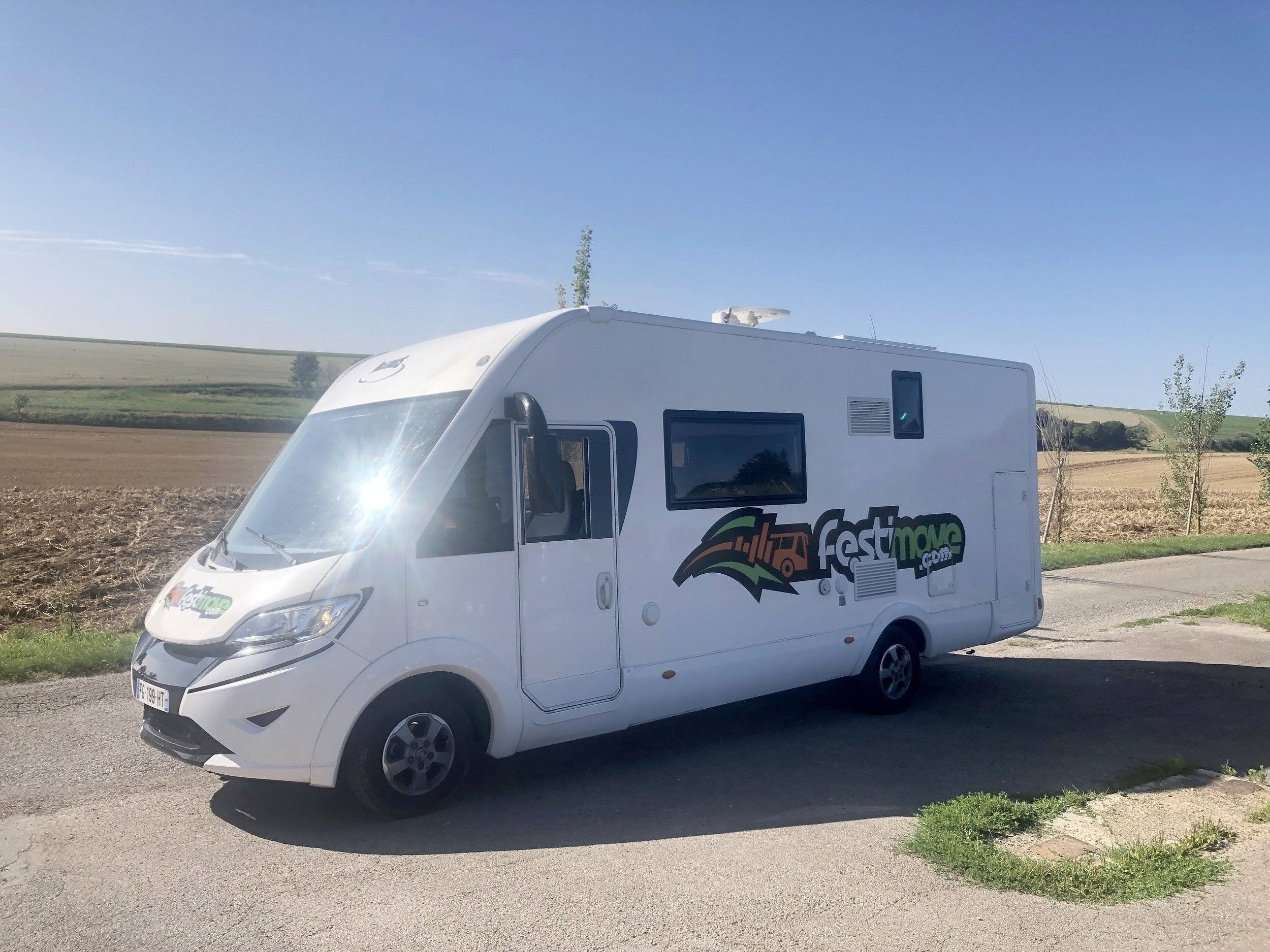 Vue avant de 3/4 Fiat Ducato 2,3 MJT 130CV - Yescapa