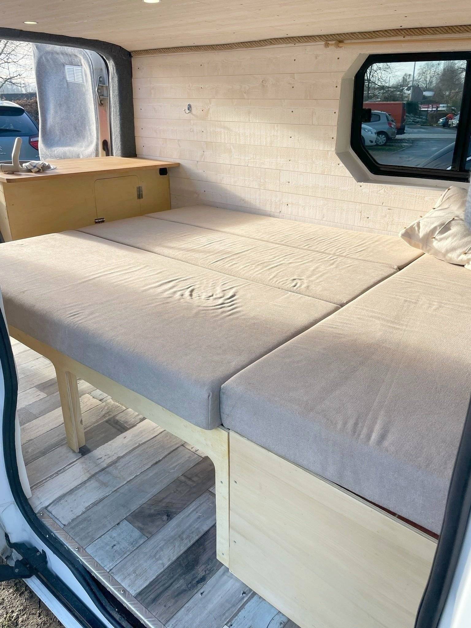 Slaapplaatsen Opel Vivaro - Yescapa